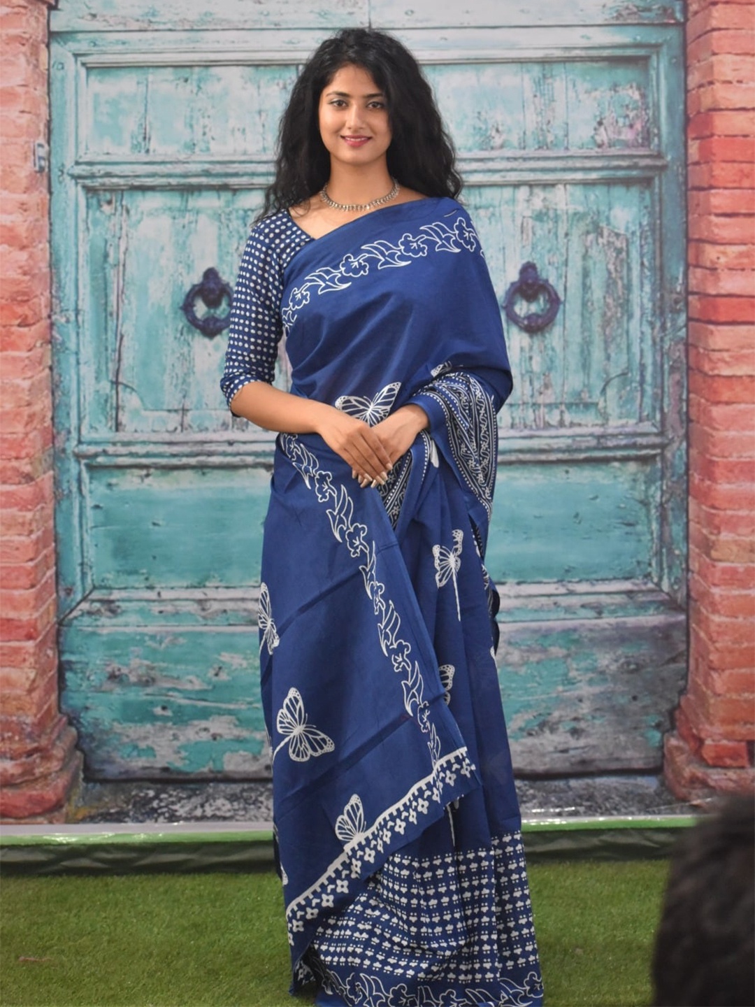 

TROPWEAR Pure Cotton Block Print Saree, Blue