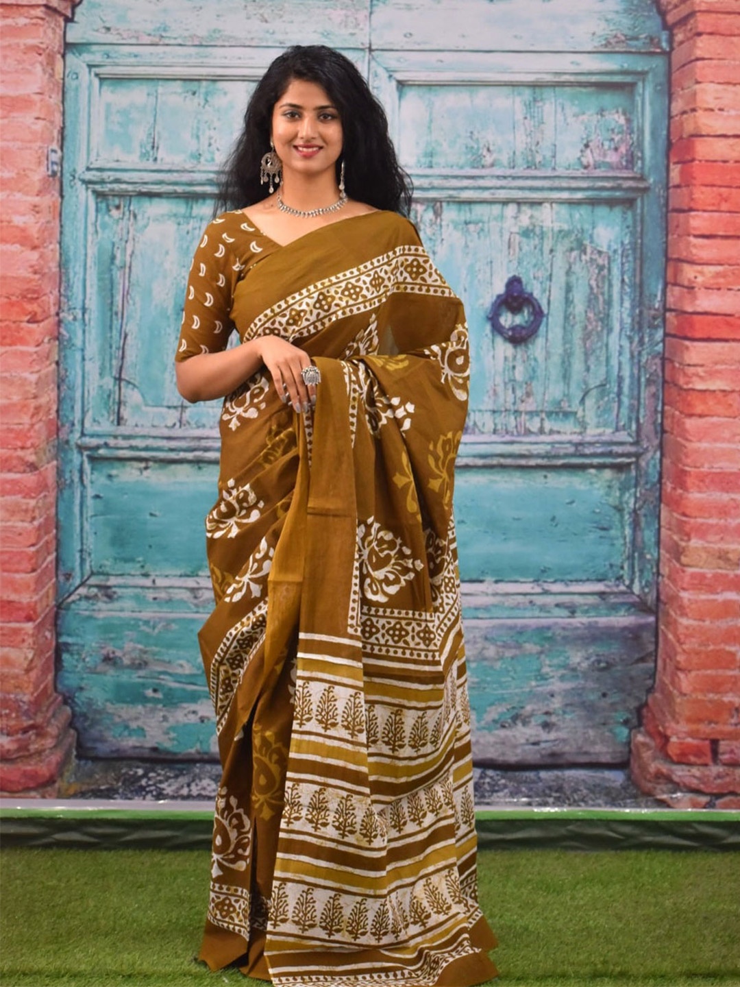 

TROPWEAR Ethnic Motifs Pure Cotton Block Print Saree, Brown