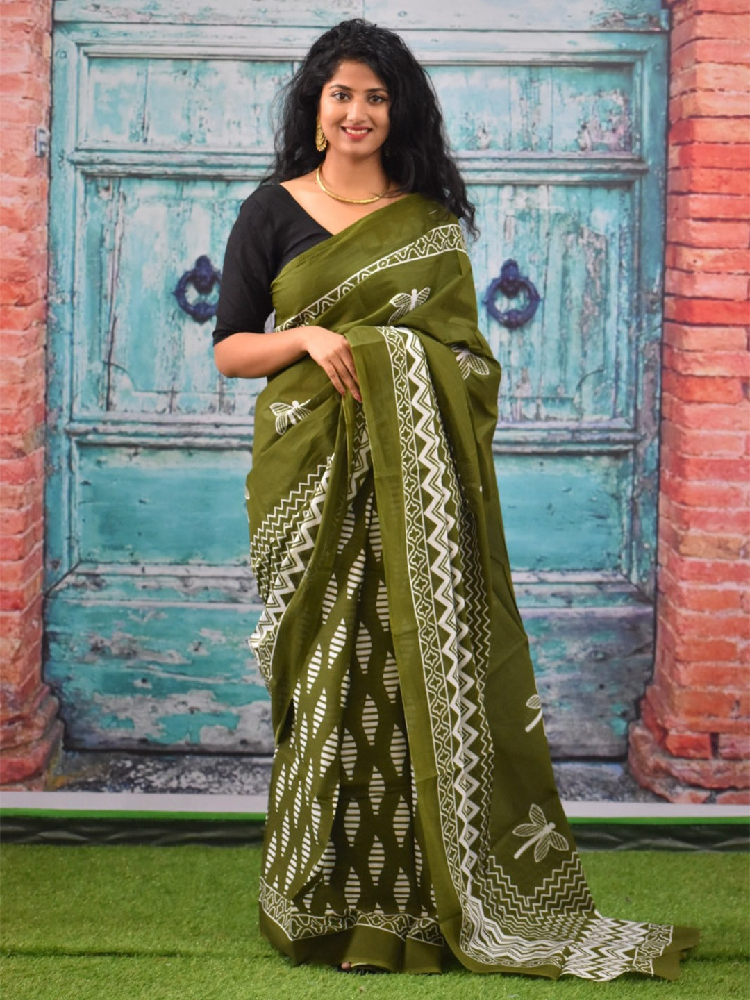 

TROPWEAR Pure Cotton Handloom Block Print Saree, Green