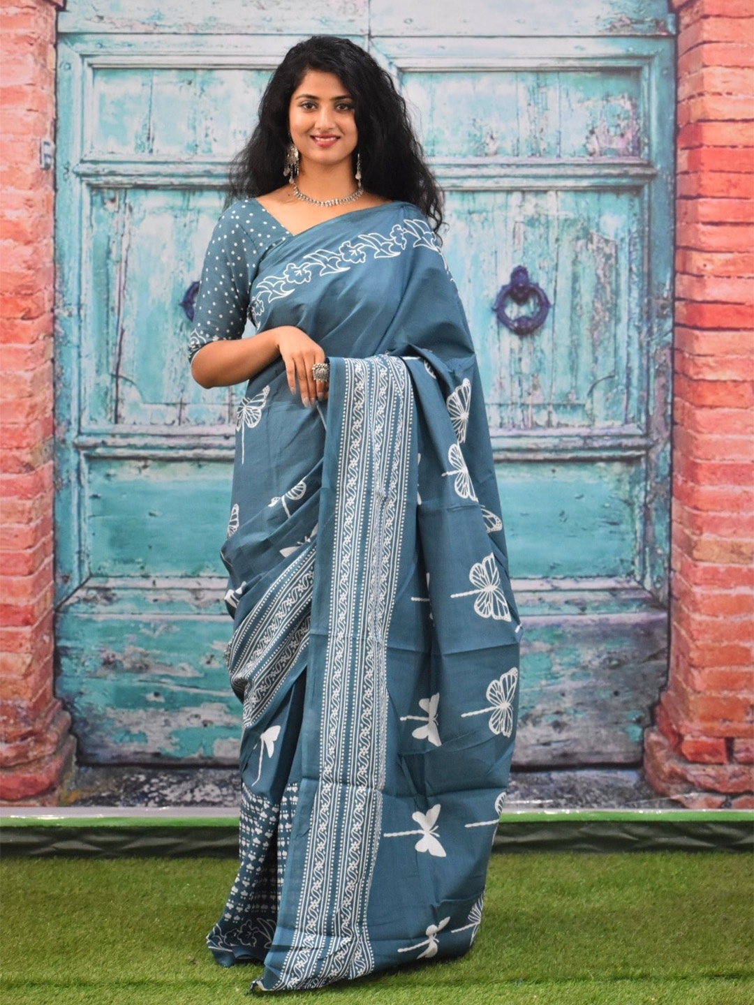 

TROPWEAR Floral Jaipuri Mulmul Cotton Block Print Saree, Grey
