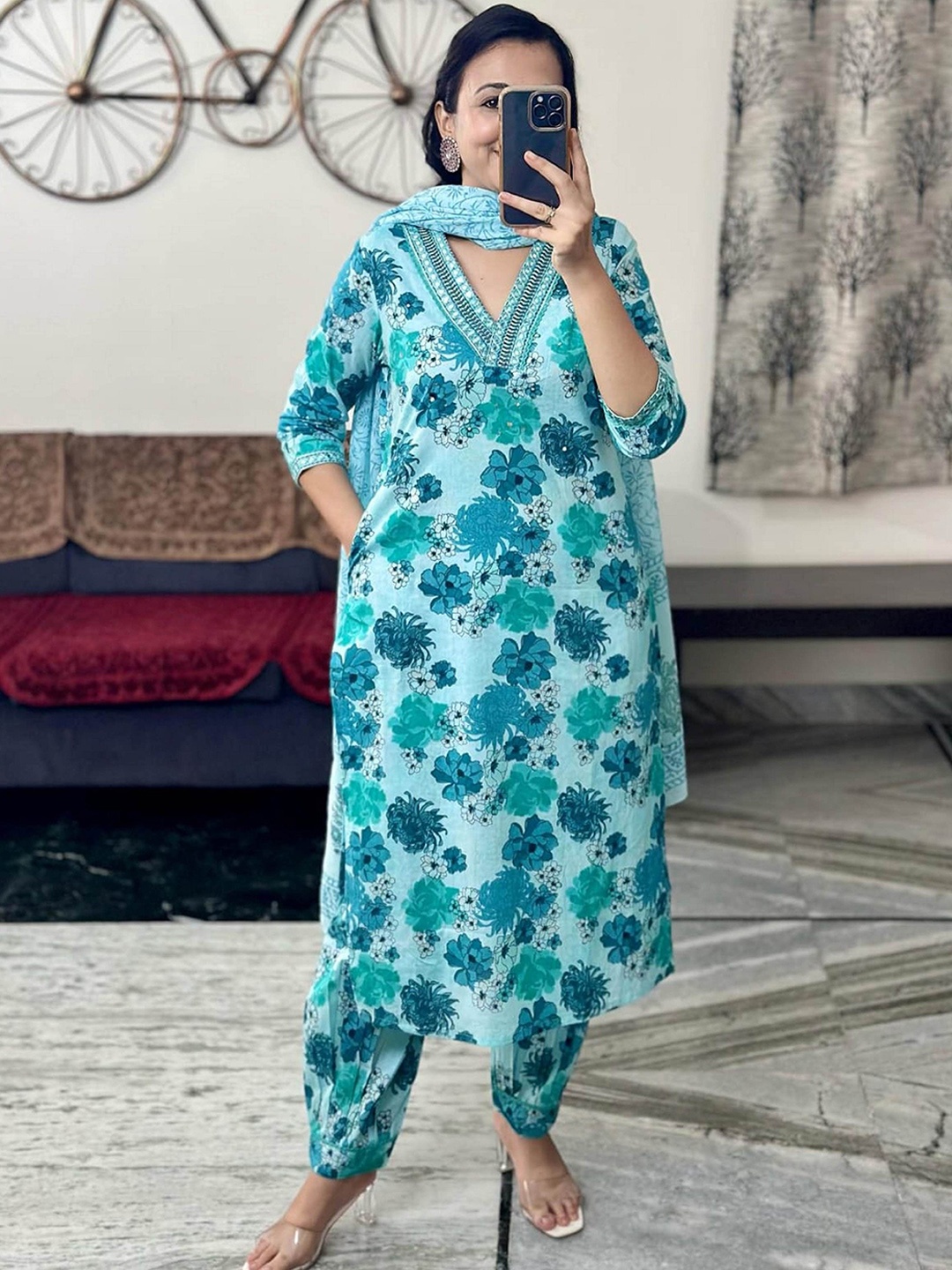 

SK2 Fashion Women Floral Printed Regular Thread Work Pure Cotton Kurta with Trousers & With Dupatta, Turquoise blue