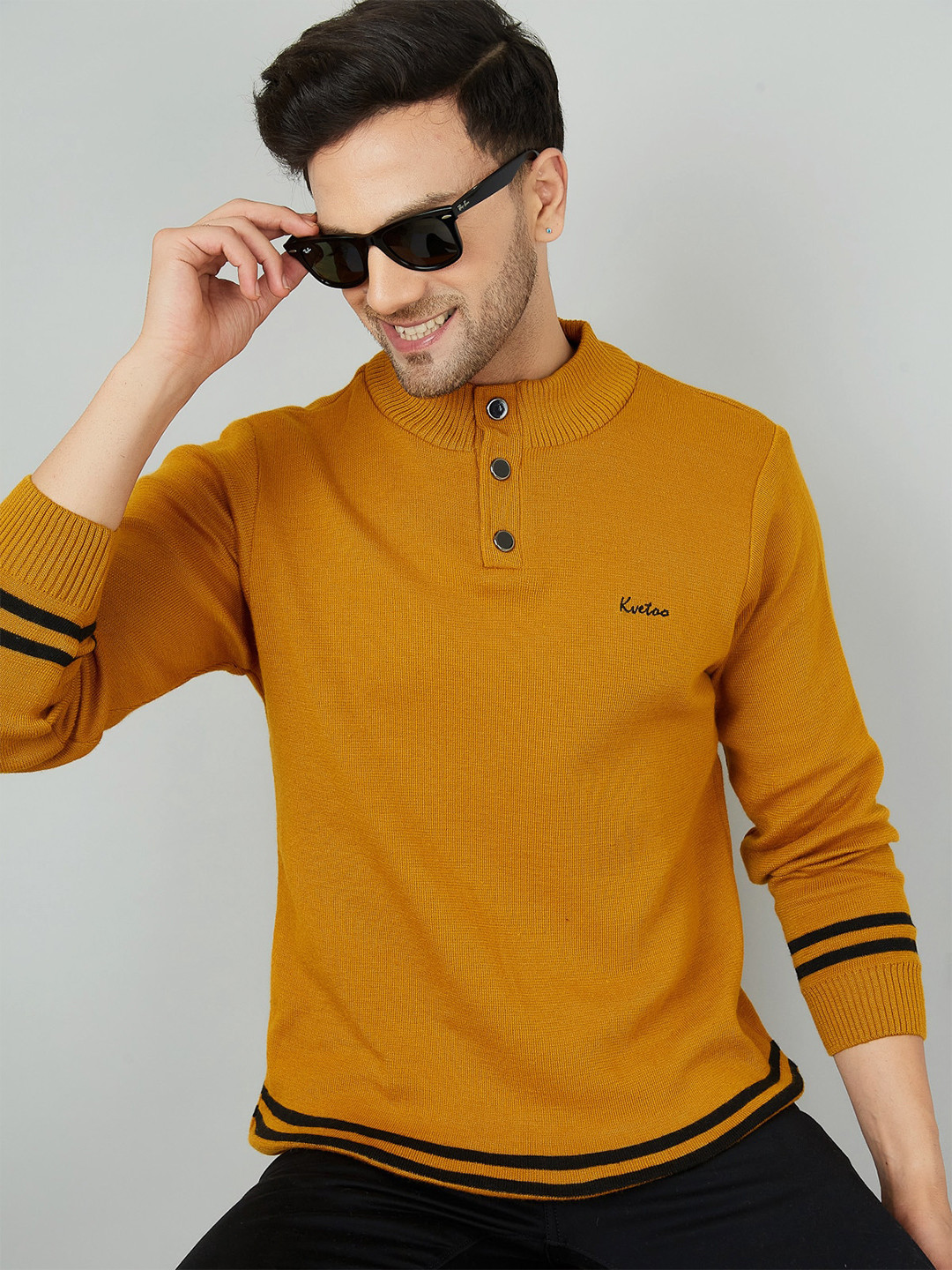 

KVETOO Men Pullover, Yellow
