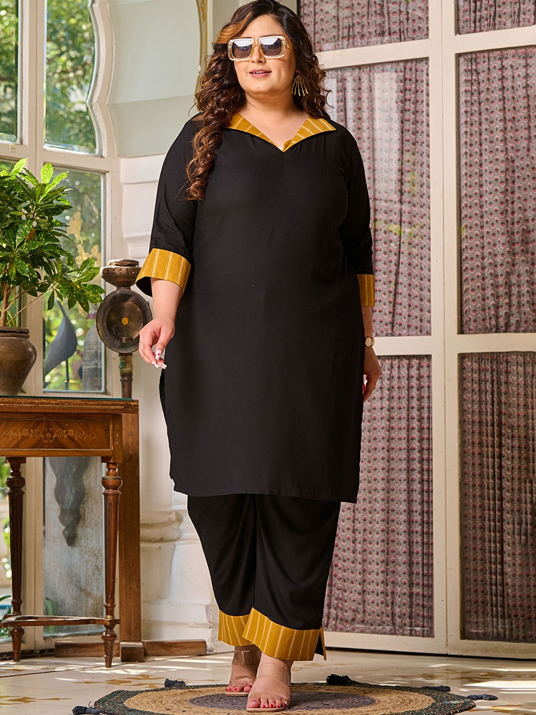 

PrettyPlus by Desinoor.com Women Regular Kurta with Palazzos, Black