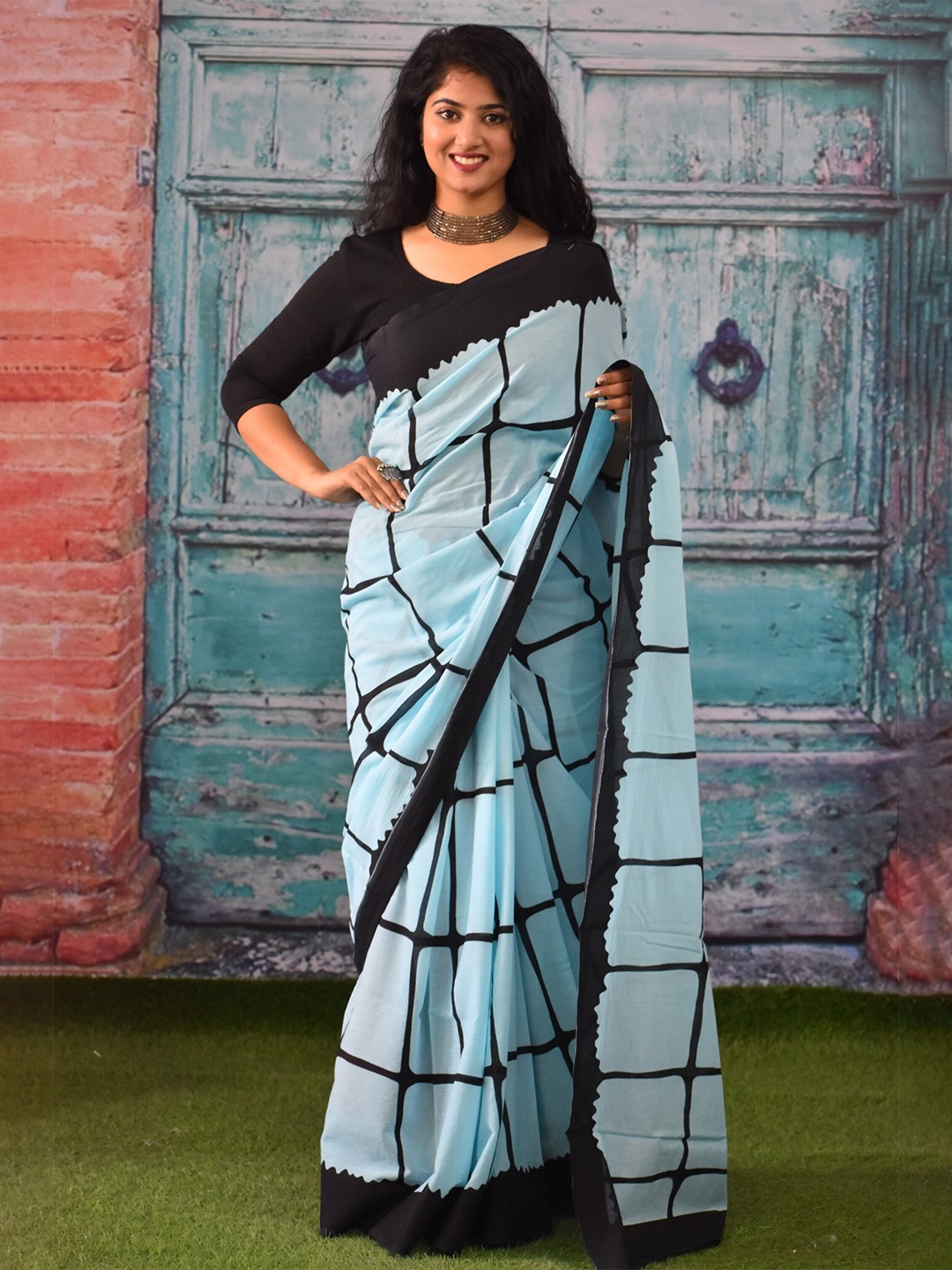 

TROPWEAR Checked Pure Cotton Block Print Saree, Turquoise blue