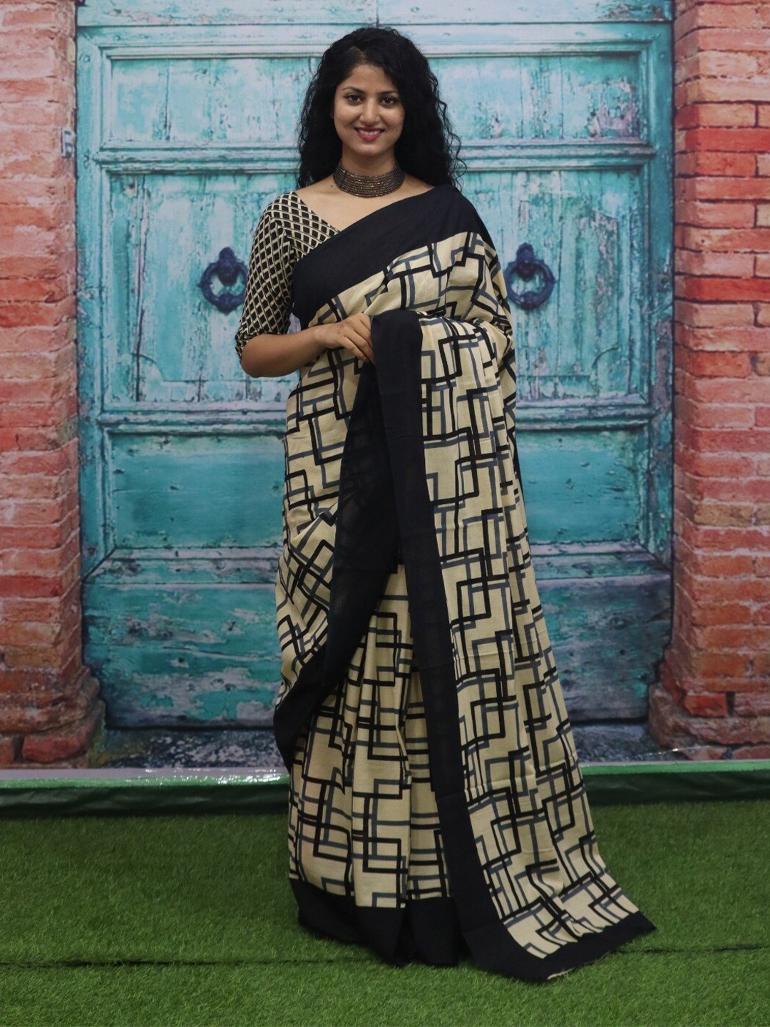 

TROPWEAR Pure Cotton Block Print Saree, Cream