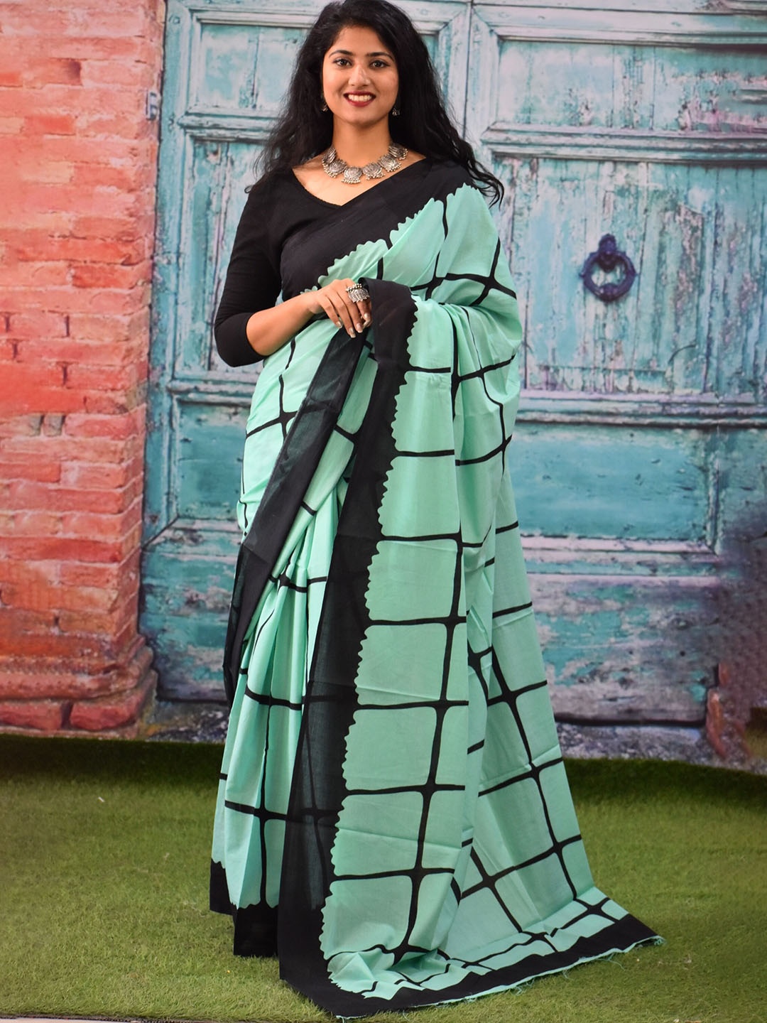 

TROPWEAR Tie and Dye Pure Cotton Block Print Saree, Green