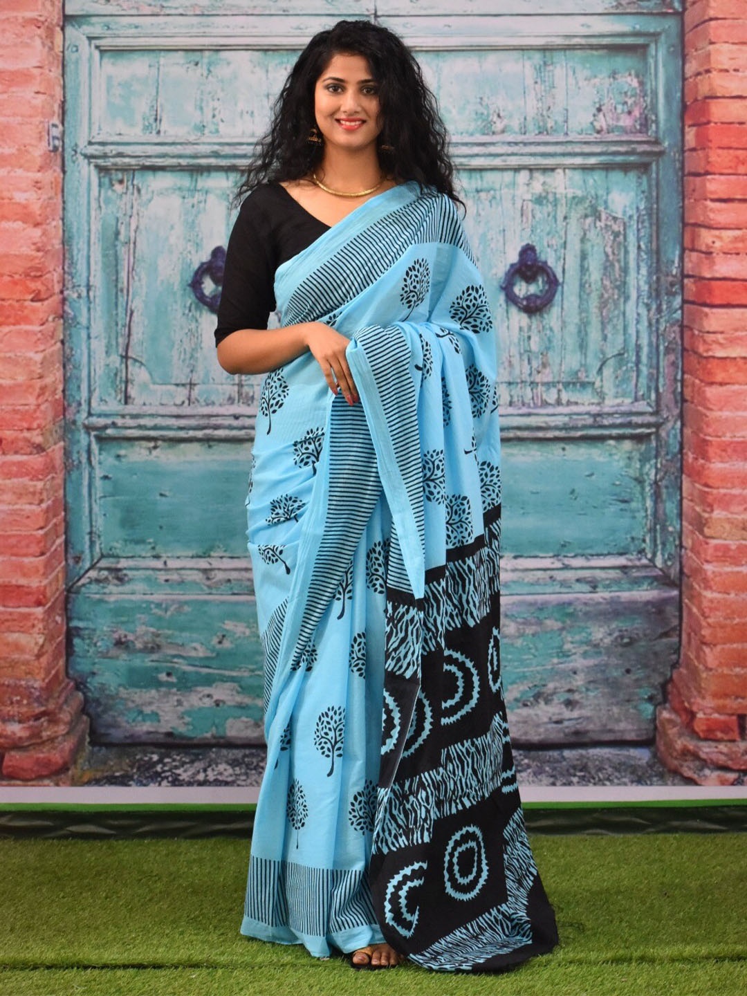

TROPWEAR Floral Pure Cotton Block Print Saree, Turquoise blue