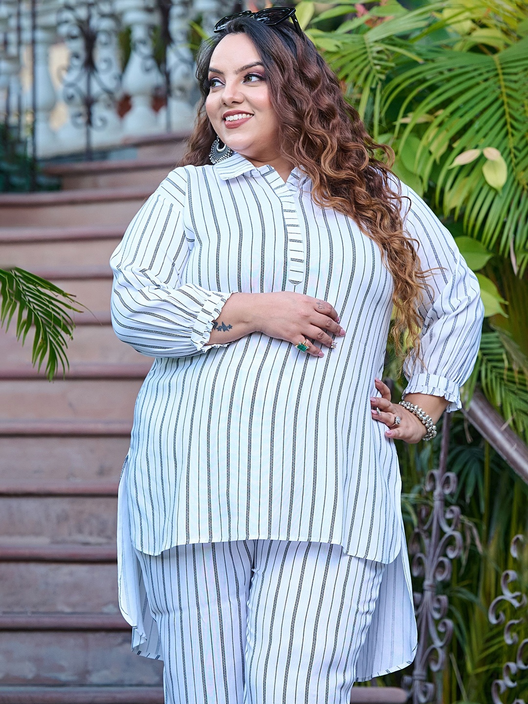

PrettyPlus by Desinoor.com Striped Shirt Collar High Low Straight Kurti, White