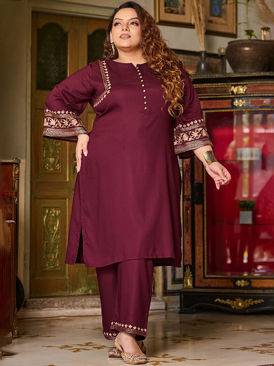 

PrettyPlus by Desinoor.com Embroidered Kurta with Palazzos, Maroon