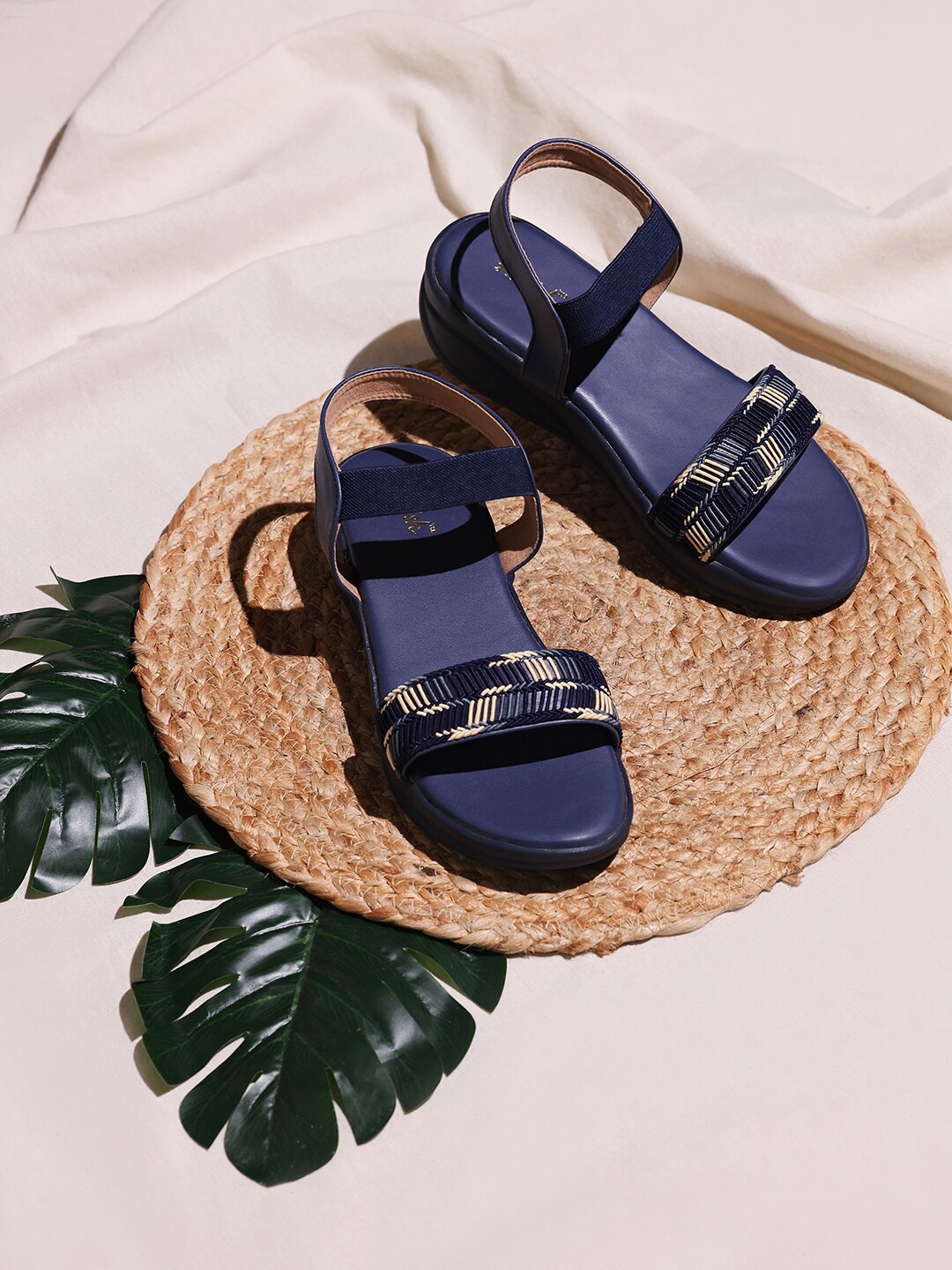 

ARAISH Women Open Toe Flats, Blue
