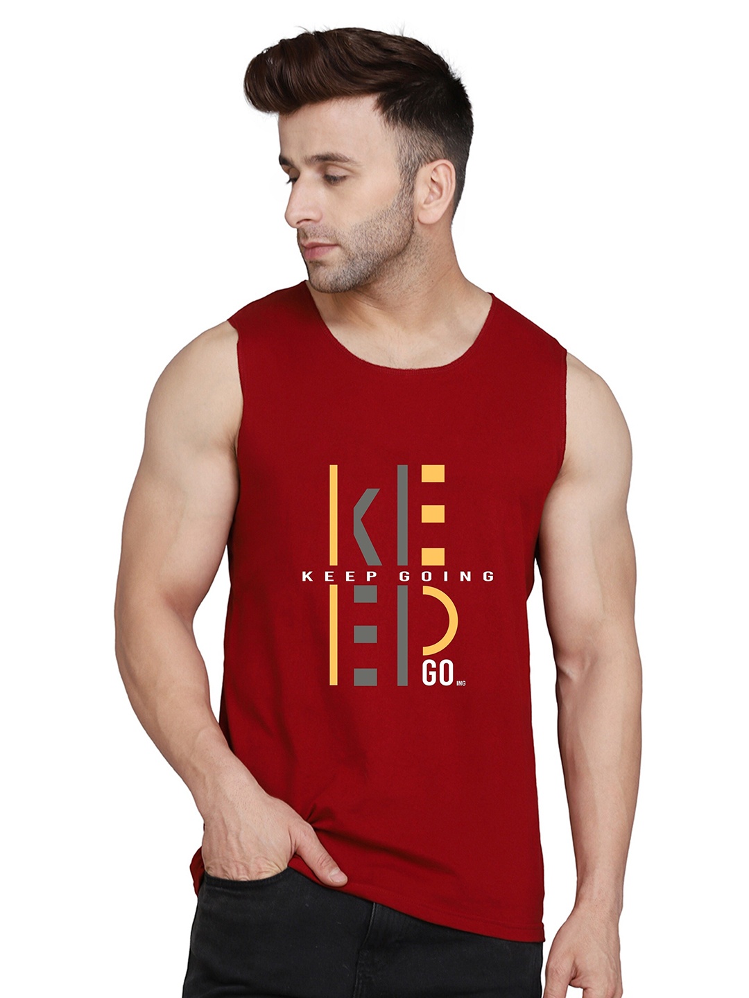 

SLOWLORIS Men Typography Printed Pockets T-shirt, Maroon