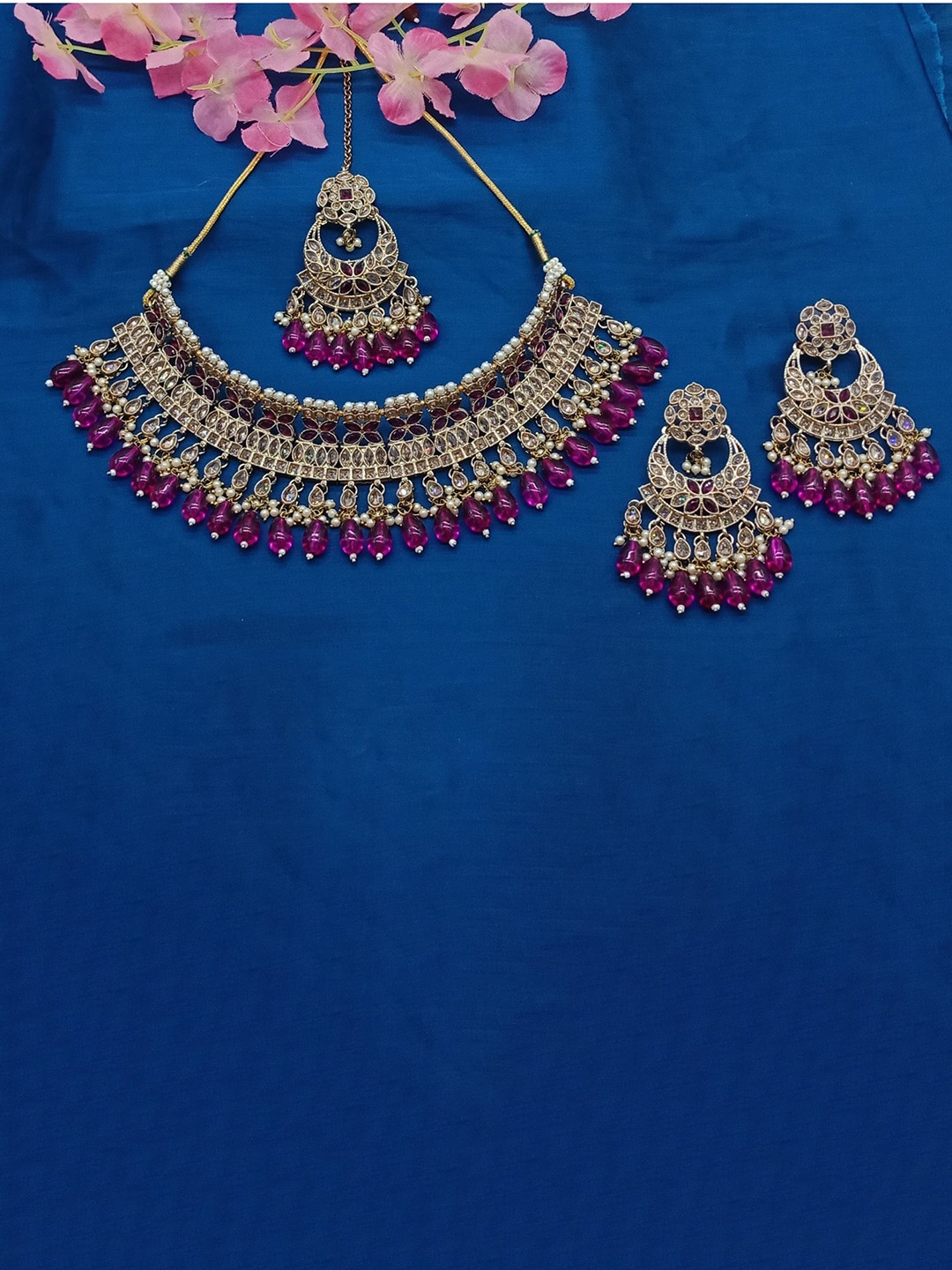 

AASHISH IMITATION Gold-Plated Kundan-Studded & Beaded Jewellery Set