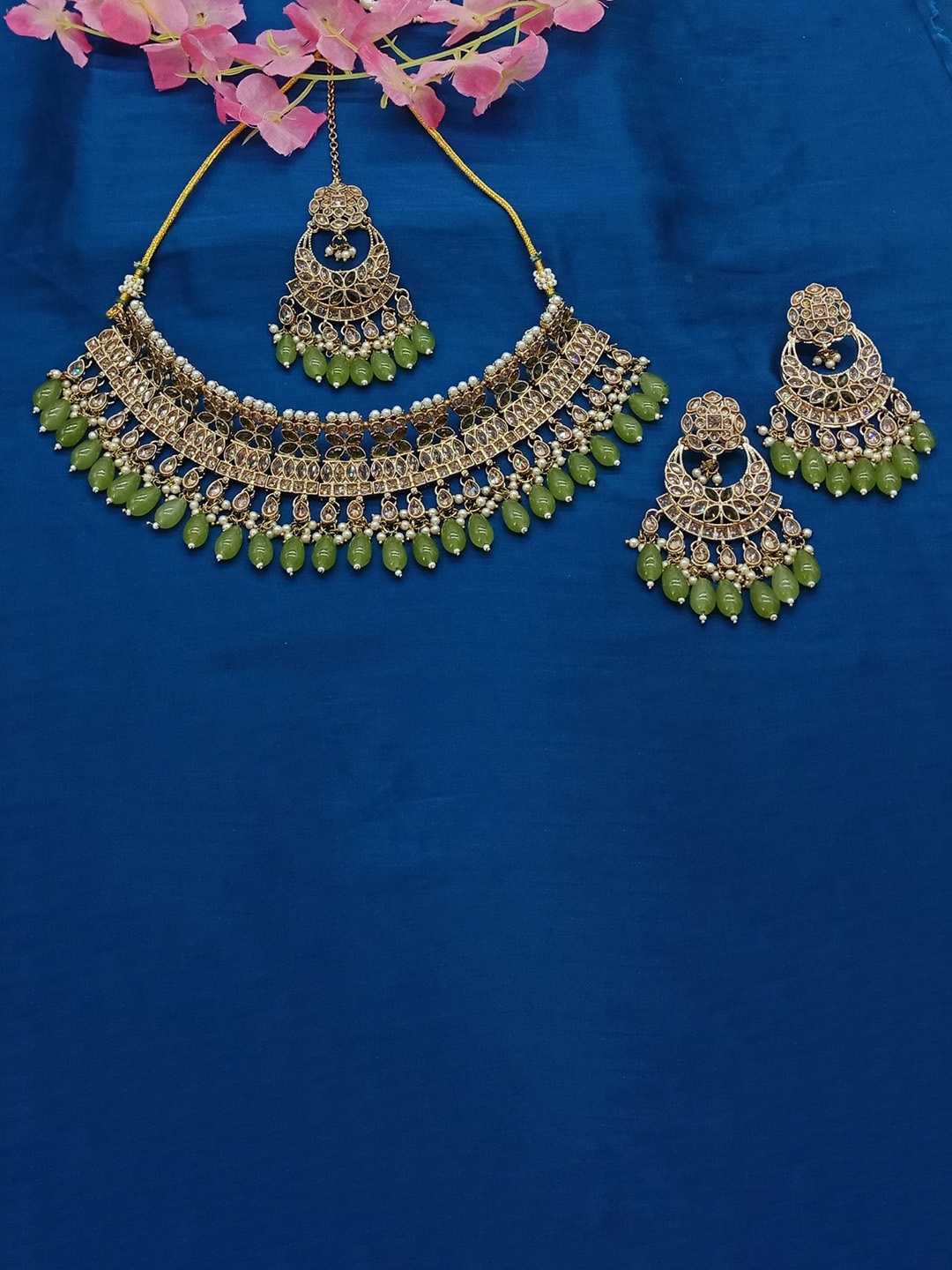

AASHISH IMITATION Gold-Plated Kundan-Studded & Beaded Jewellery Set