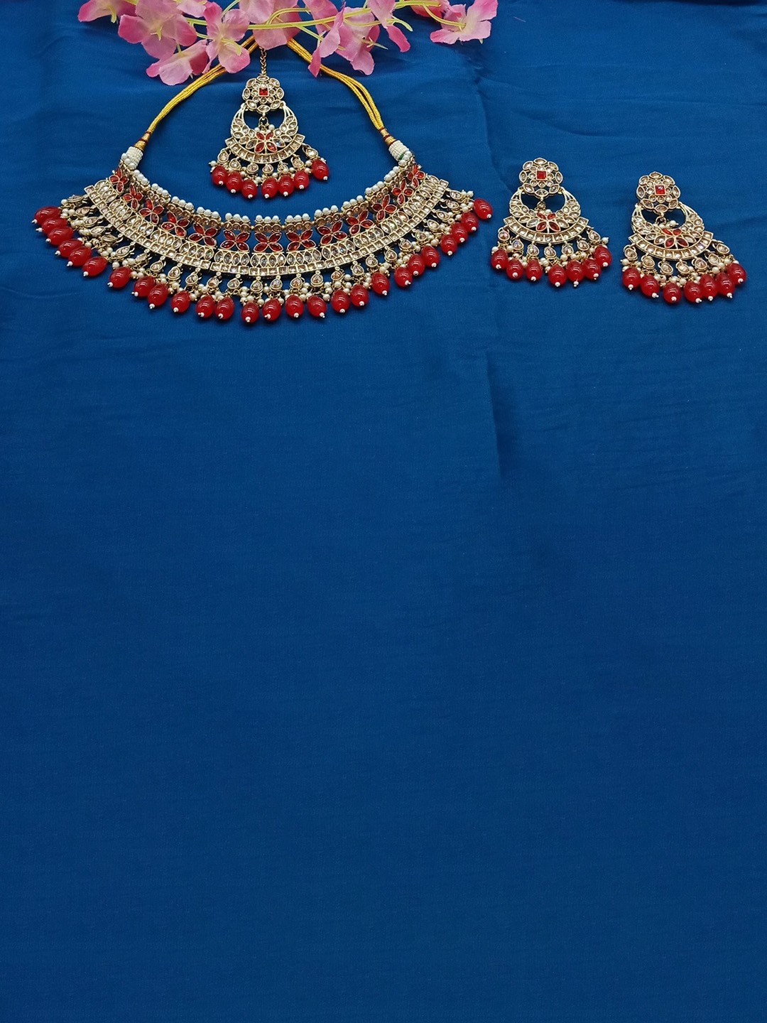 

AASHISH IMITATION Gold-Plated Kundan-Studded & Beaded Jewellery Set