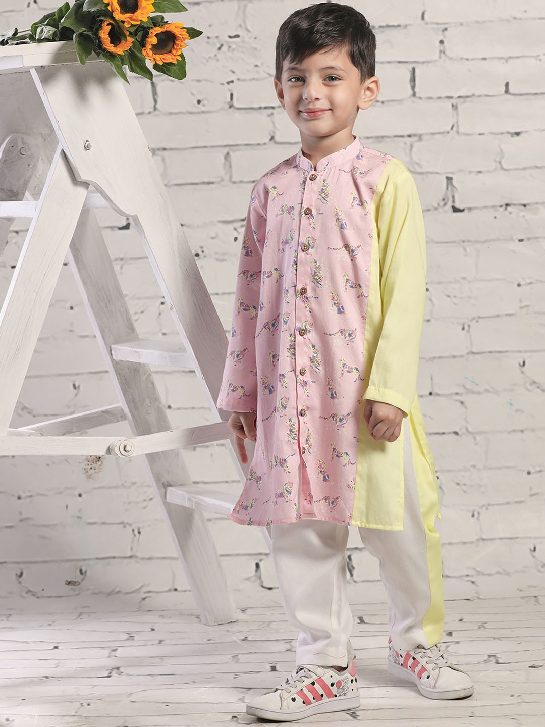 

Little Shiro Boys Animal Printed Regular Kurta with Trousers, Pink
