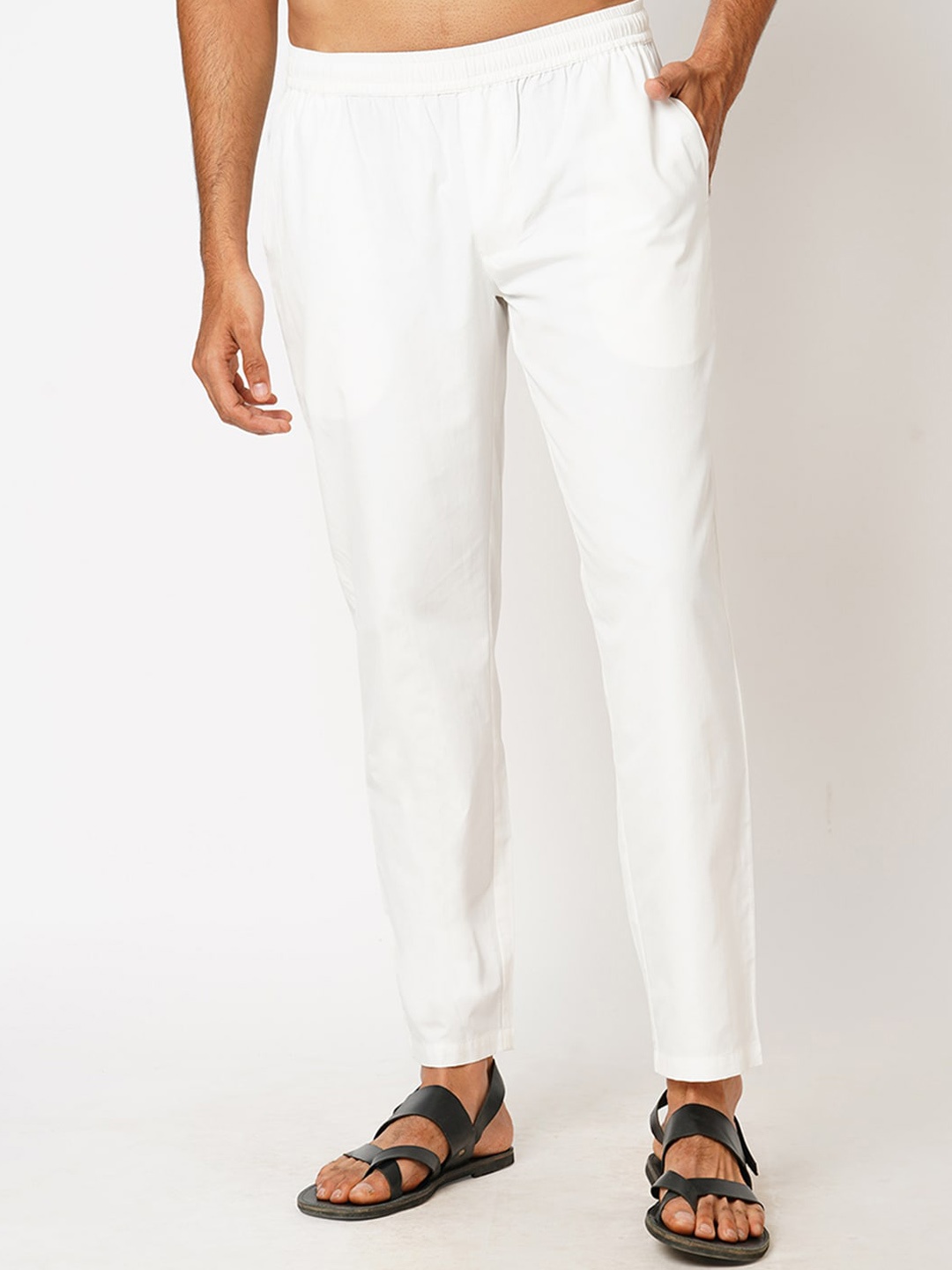 

Indivisual Clothing Men Cotton Pyjamas, White
