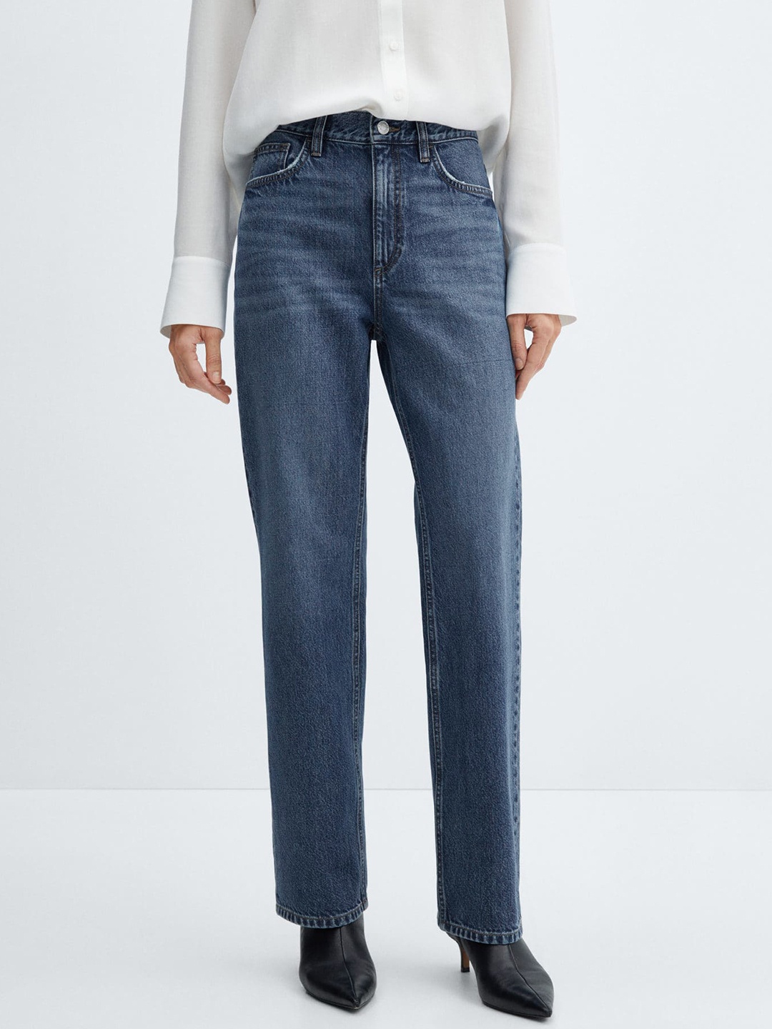 

MANGO Women Straight Fit Pure Cotton Light Fade Jeans, Blue