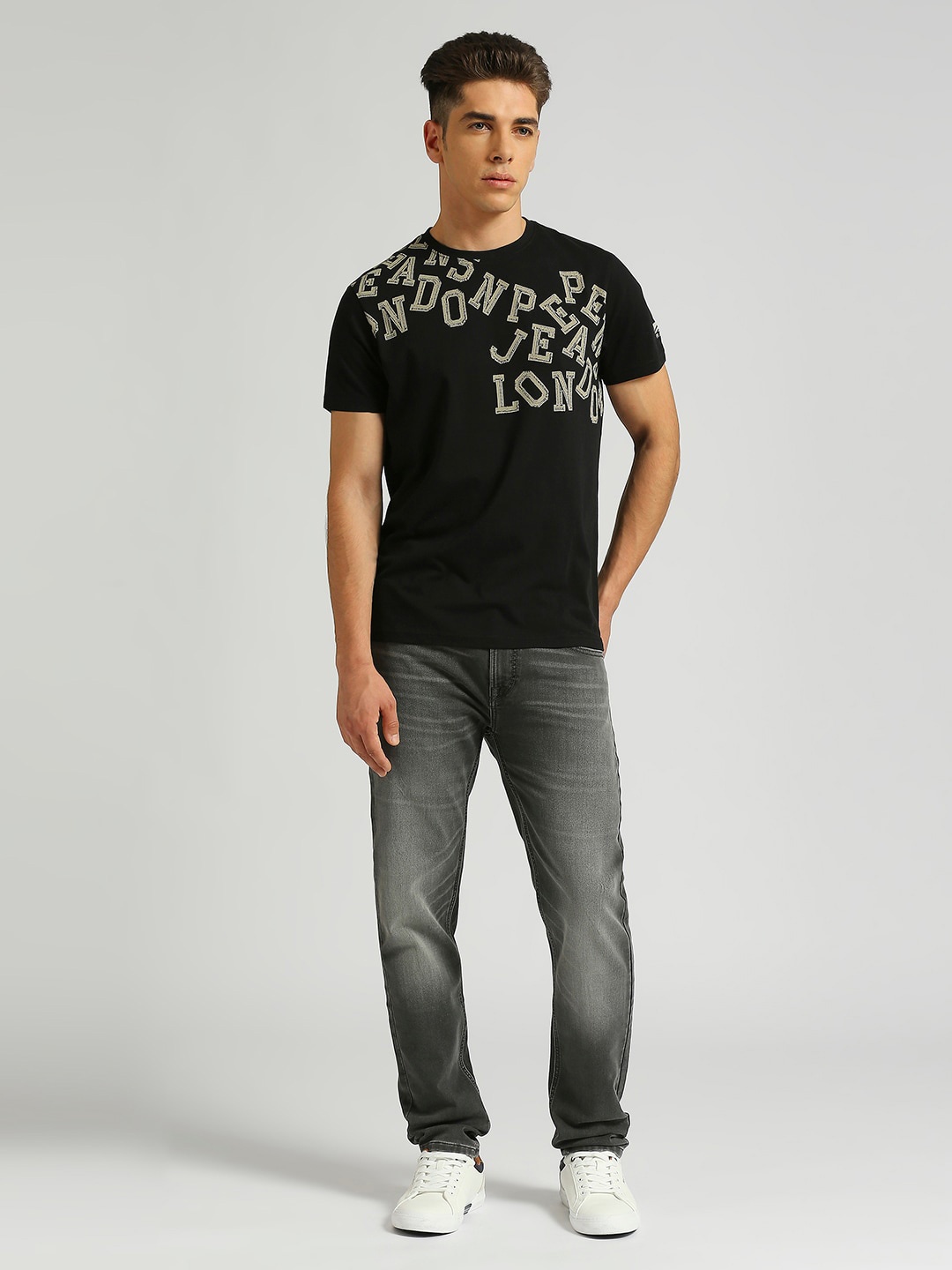 

Pepe Jeans Men Typography Printed Pure Cotton Pockets Slim Fit T-shirt, Black