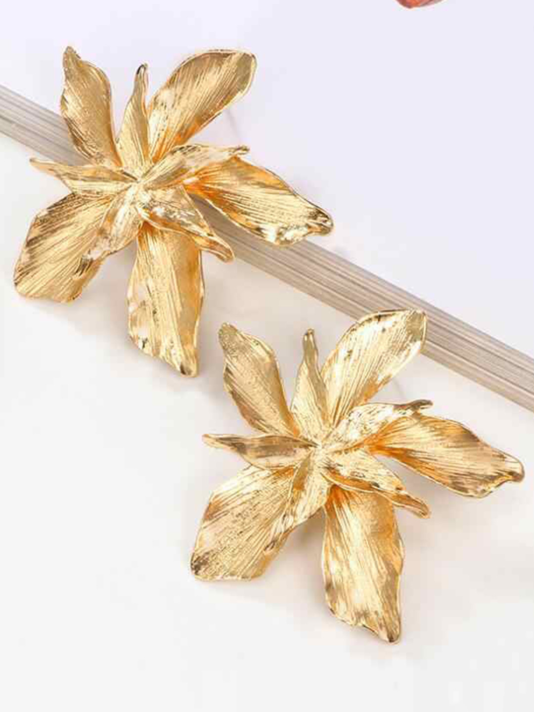 

RARE1STUDIO Gold-Plated Floral Studs Earrings