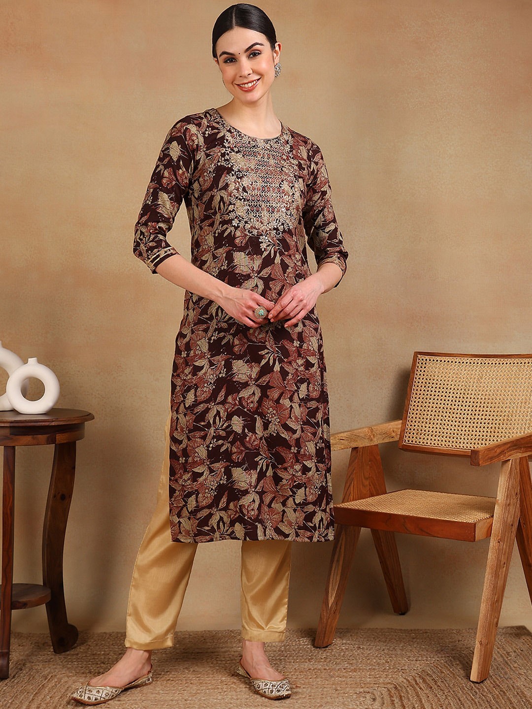 

AHIKA Women Floral Printed Cold-Shoulder Sleeves Mirror Work Kurta, Maroon