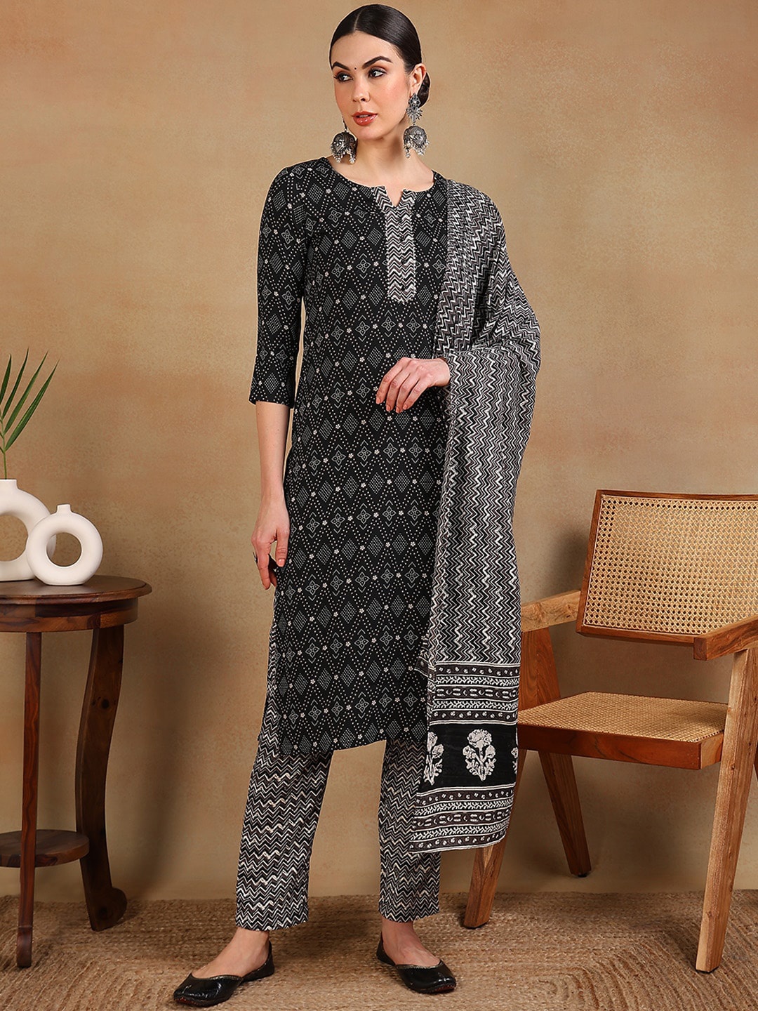 

AHIKA Women Printed Regular Kurta with Trousers & With Dupatta, Black
