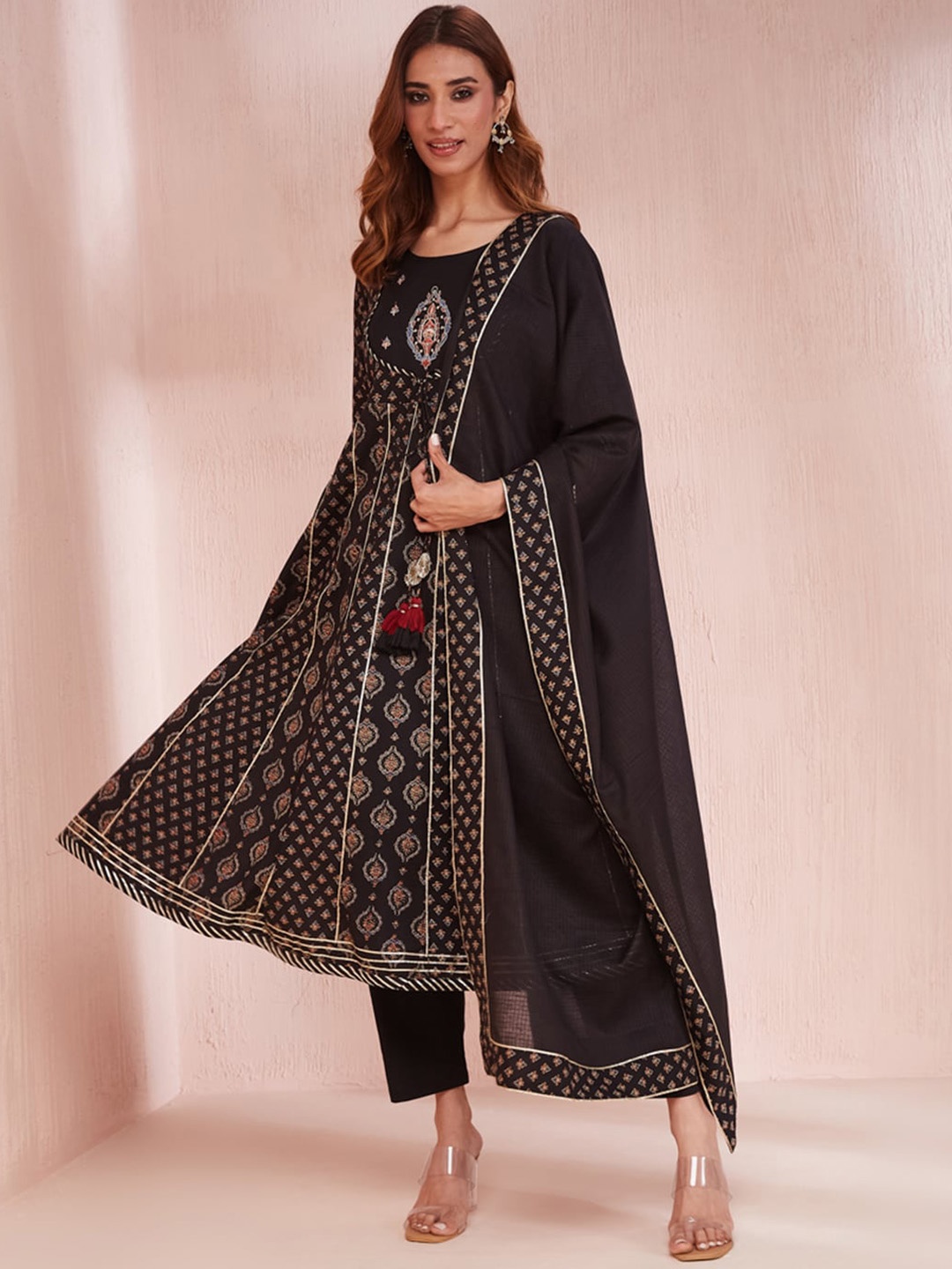 

Yufta Women Ethnic Motifs Printed Regular Gotta Patti Pure Cotton Kurta with Trousers & With Dupatta, Black