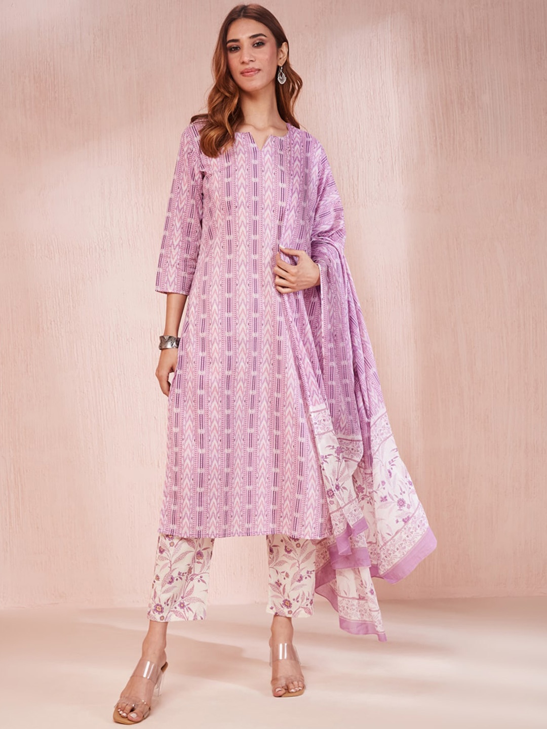 

Yufta Women Printed Regular Pure Cotton Kurta with Trousers & With Dupatta, Purple