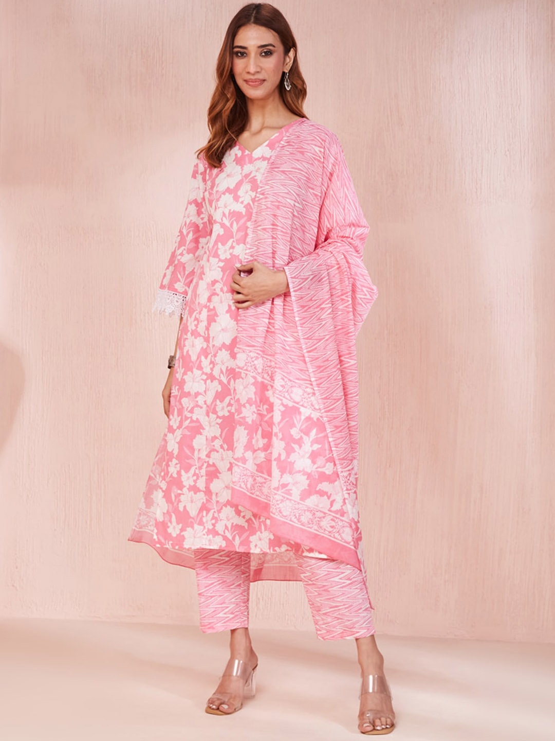 

Yufta Women Floral Printed Regular Pure Cotton Kurta with Trousers & With Dupatta, Pink