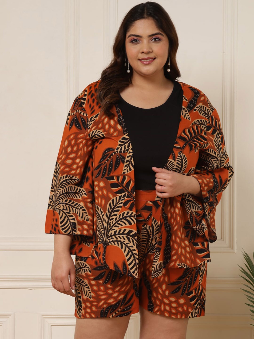 

DEEBACO Printed Front open Shrug & Shorts Co-Ords, Brown