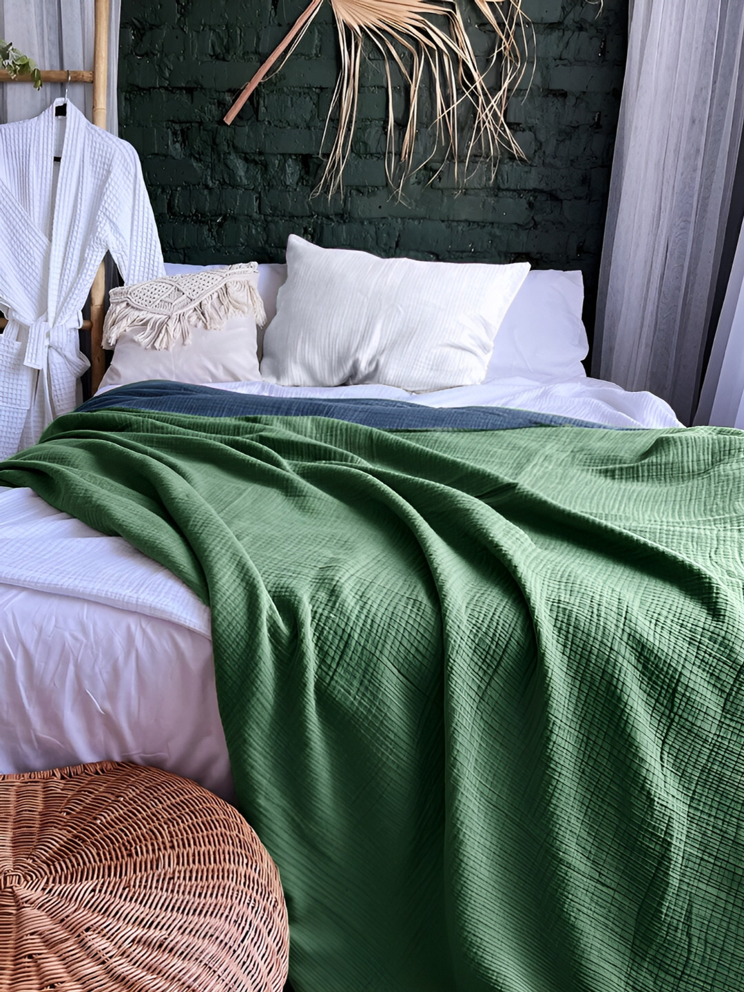 

Nautica Navy Blue & Green AC Room 300 GSM Single Bed Dohar