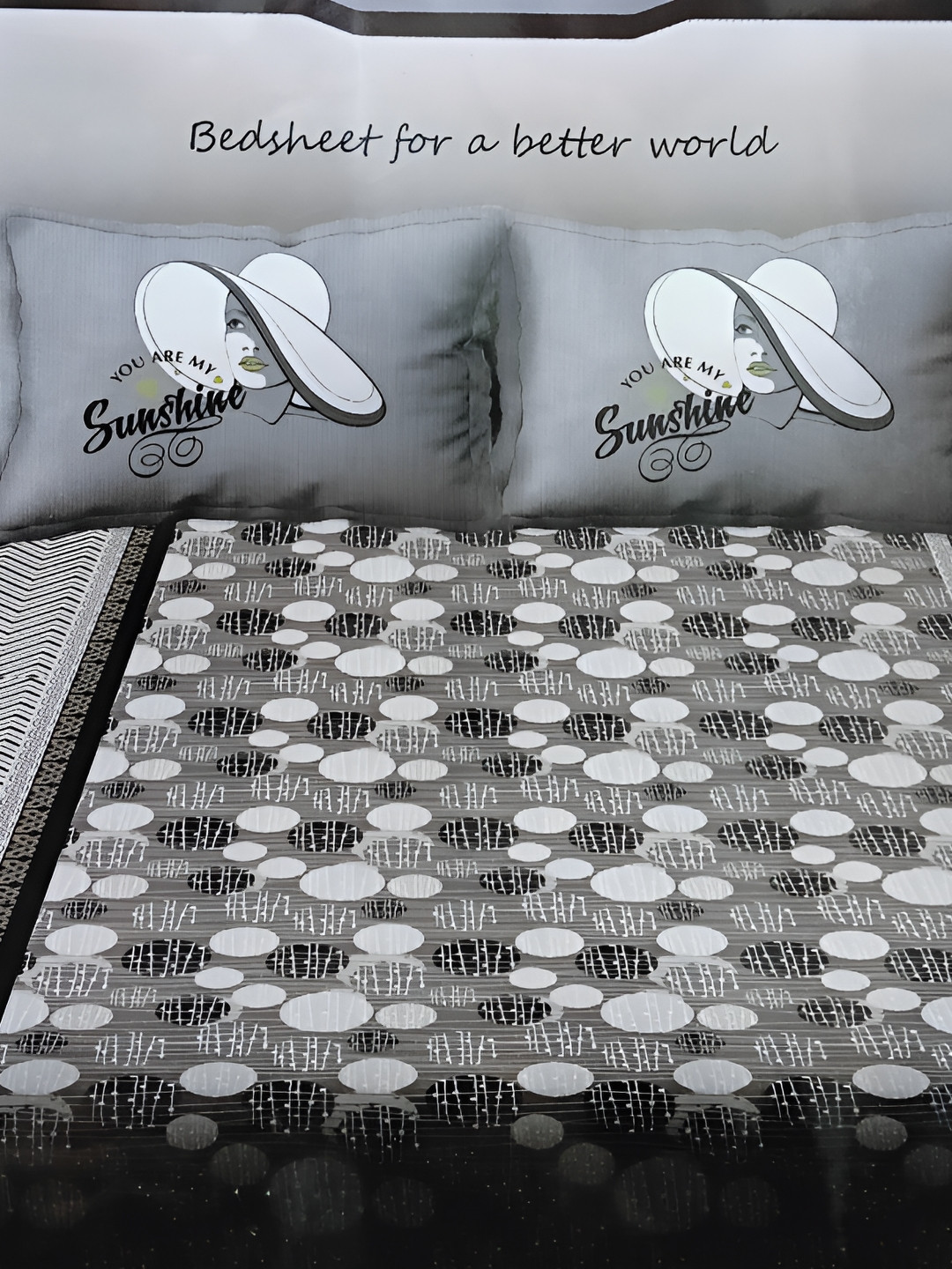 

Signature Black & White Geometric 150 TC Queen Bedsheet with 2 Pillow Covers