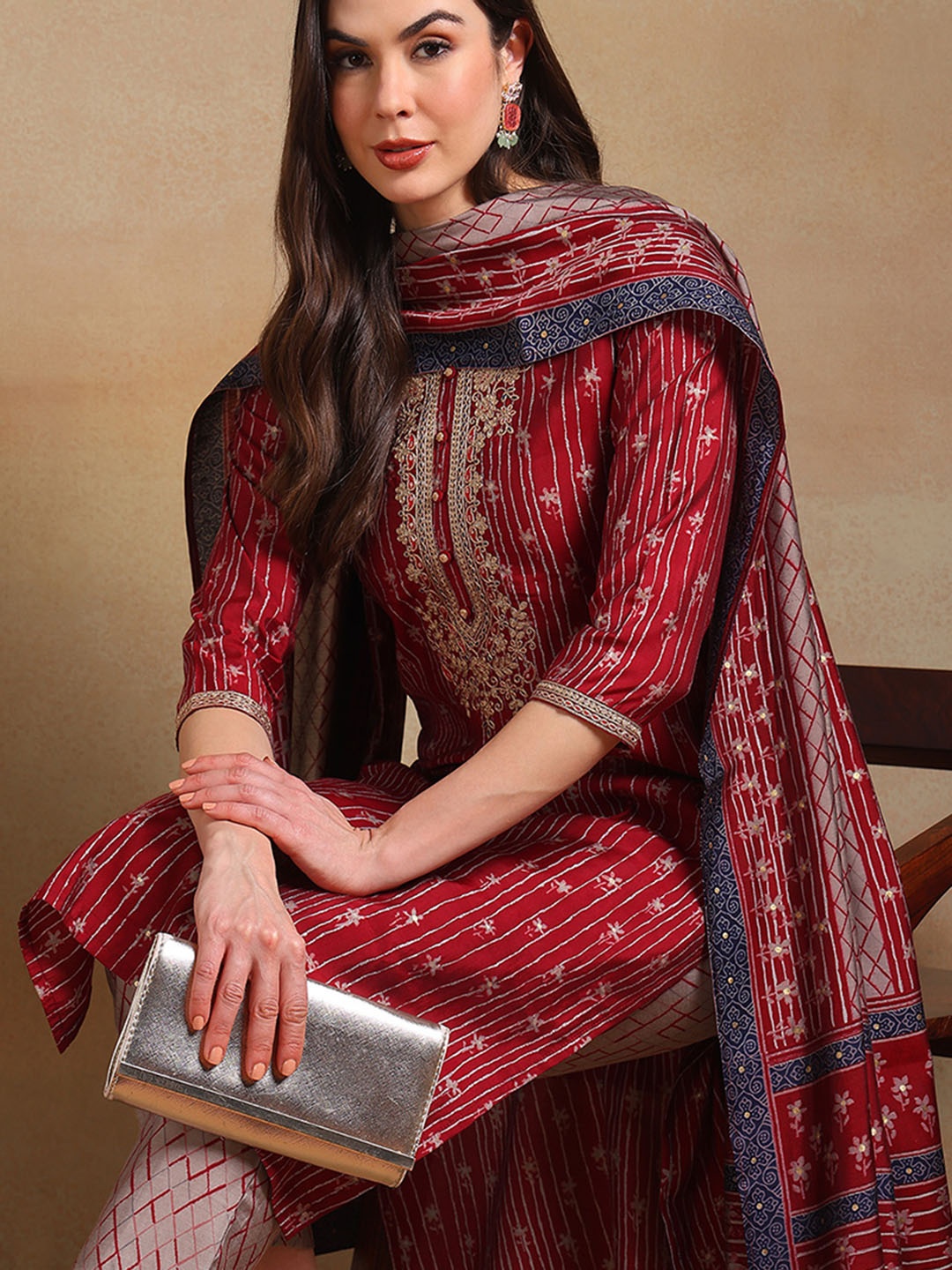 

AHIKA Women Floral Printed Regular Kurta with Trousers & With Dupatta, Maroon