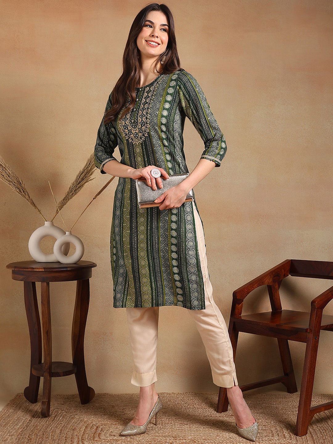 

AHIKA Women Geometric Printed Flared Sleeves Kurta, Green