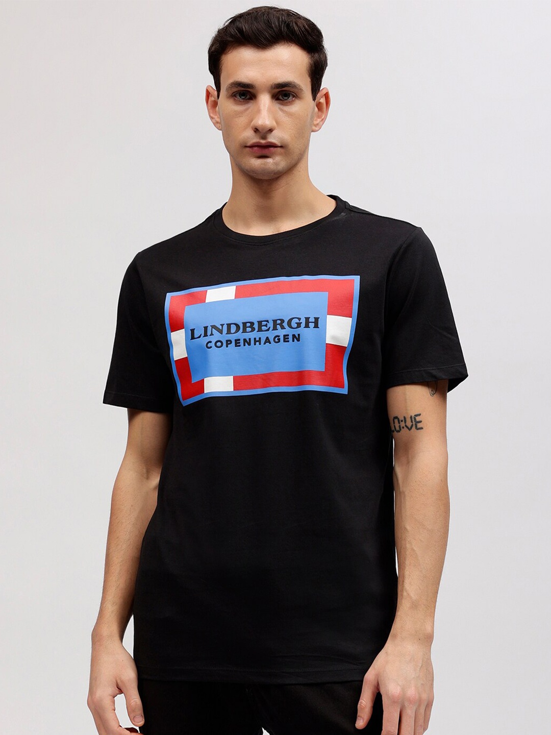 LINDBERGH Men Typography Printed Pockets T-shirt, Black