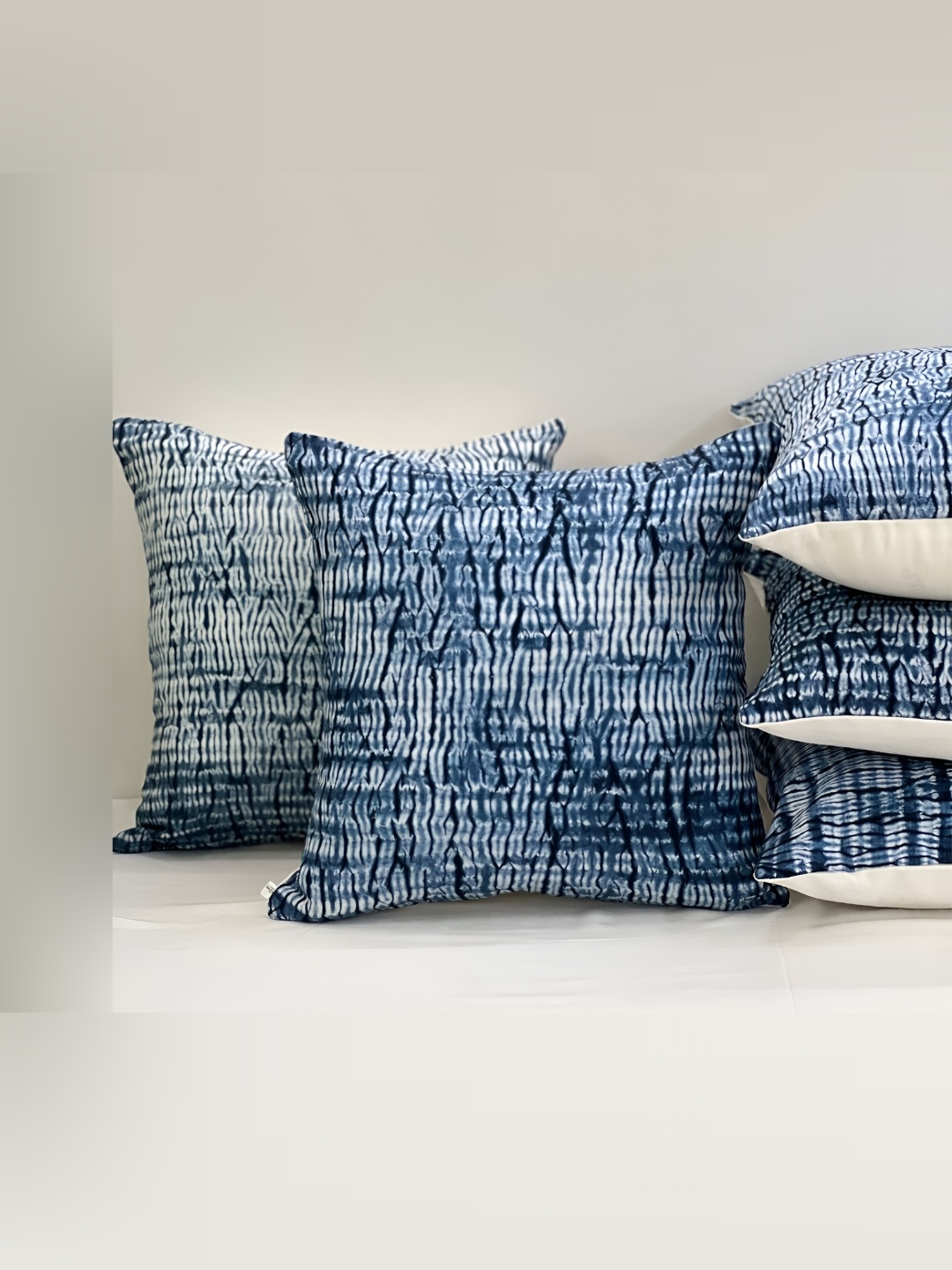 

SLEEPY THREADS Blue & White Set of 5 Abstract Square Cushion Covers