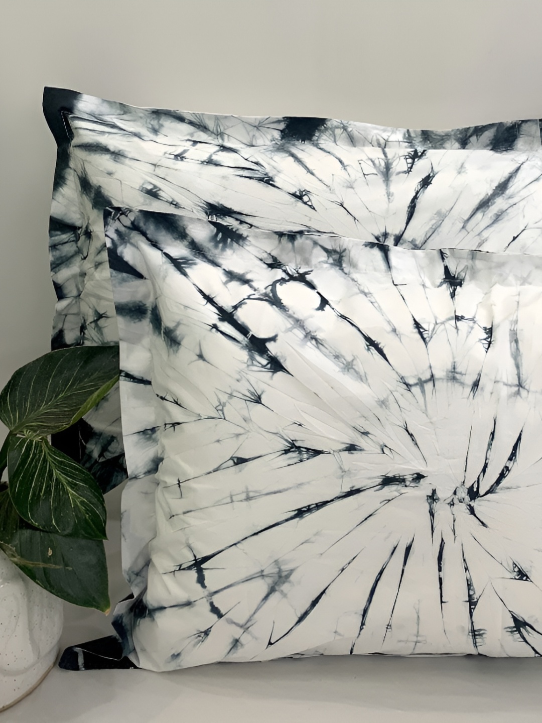 

SLEEPY THREADS Black & White 2 Pieces Abstract Pure Cotton Rectangle Pillow Covers