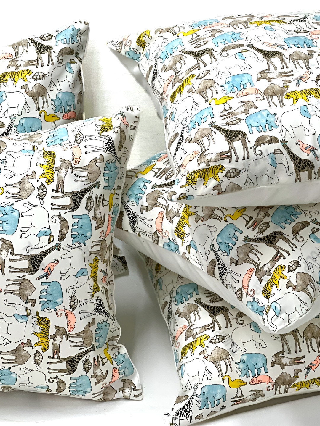 

SLEEPY THREADS White & Blue Set of 5 Square Cushion Covers
