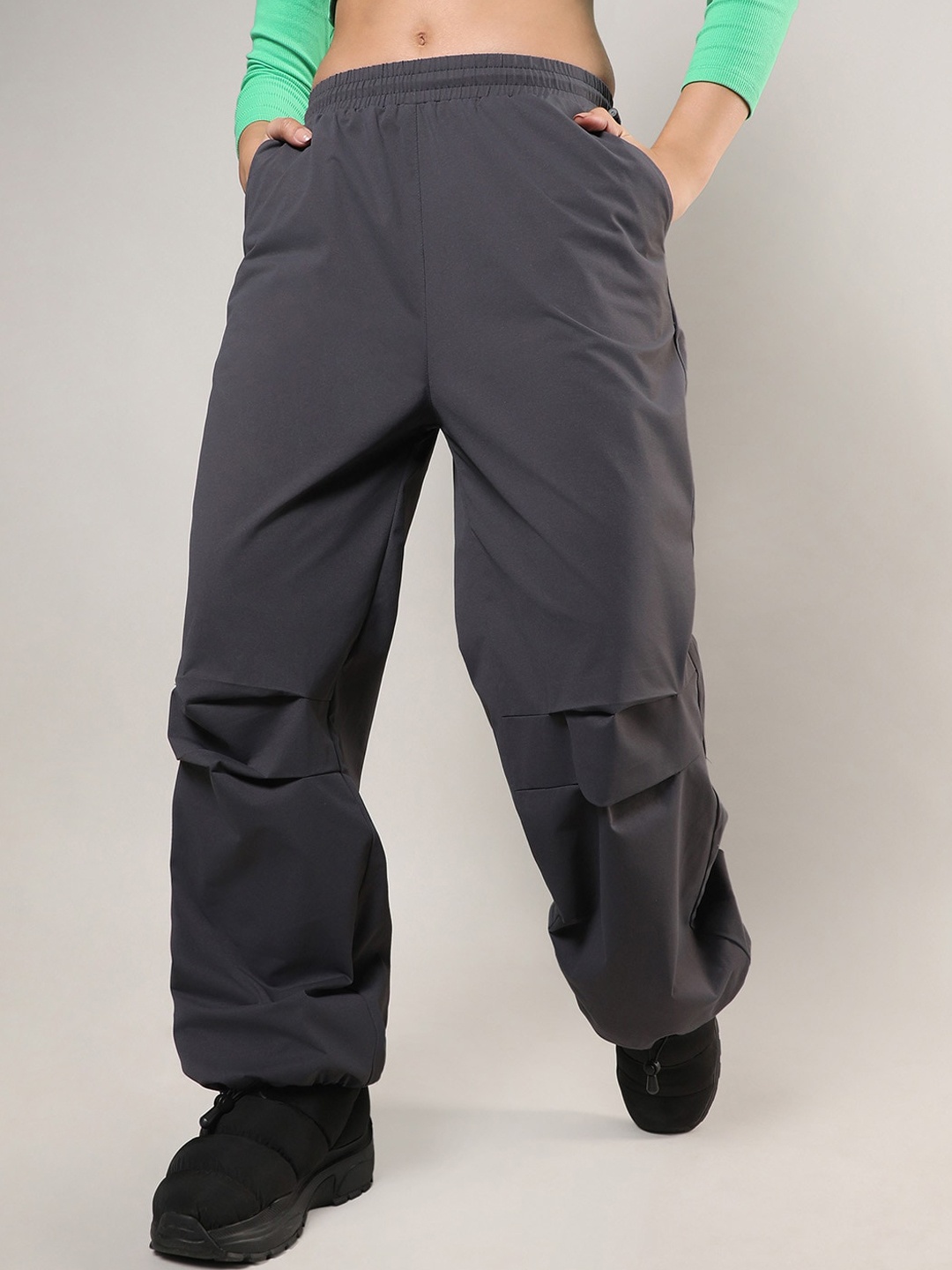 

Campus Sutra Women Relaxed Loose Fit Easy Wash Pleated Chinos Trousers, Grey