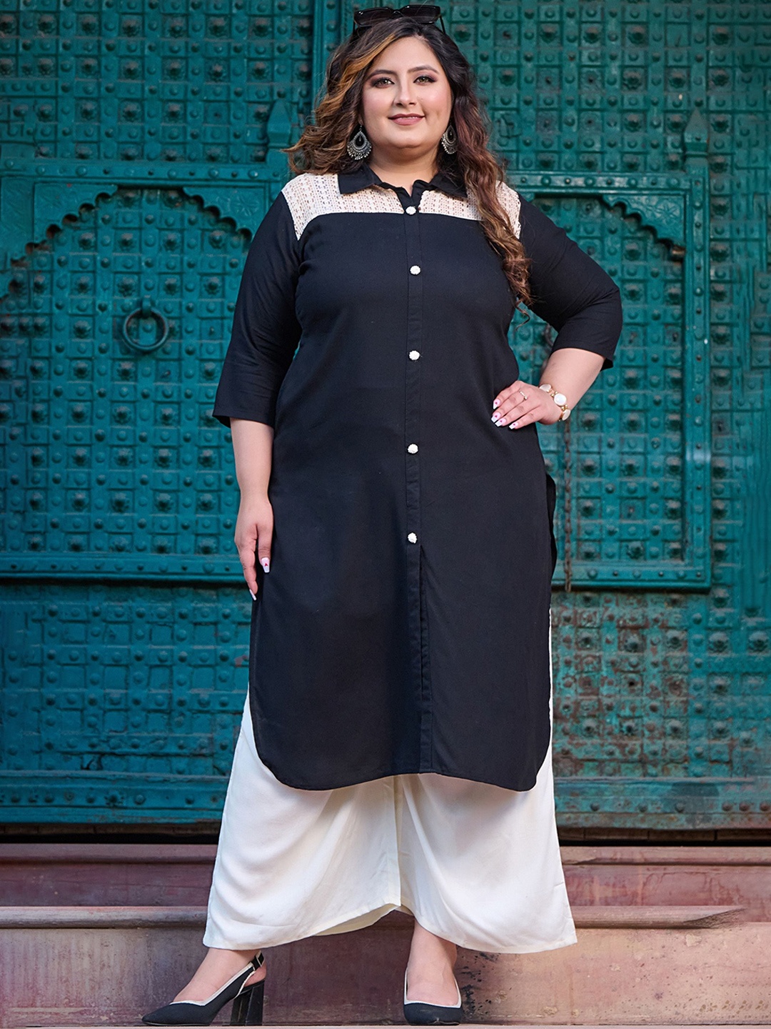 PrettyPlus by Desinoor.com Women Mirror Work Pathani Kurta, Black