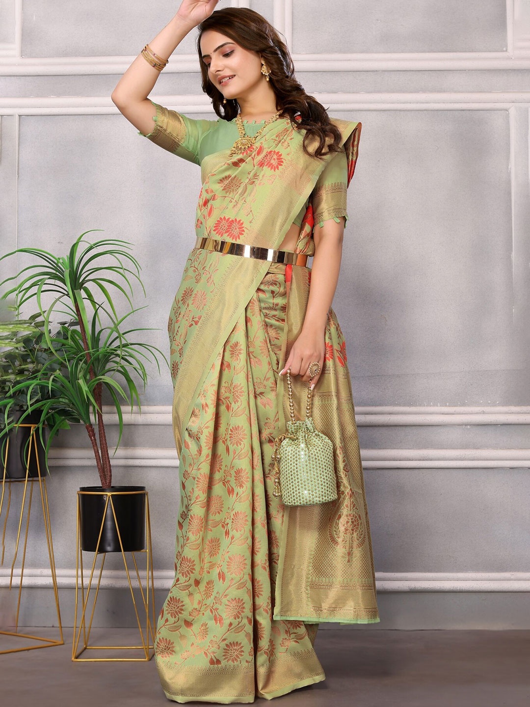 

vj fashion Ethnic Motifs Zari Silk Blend Banarasi Saree, Green