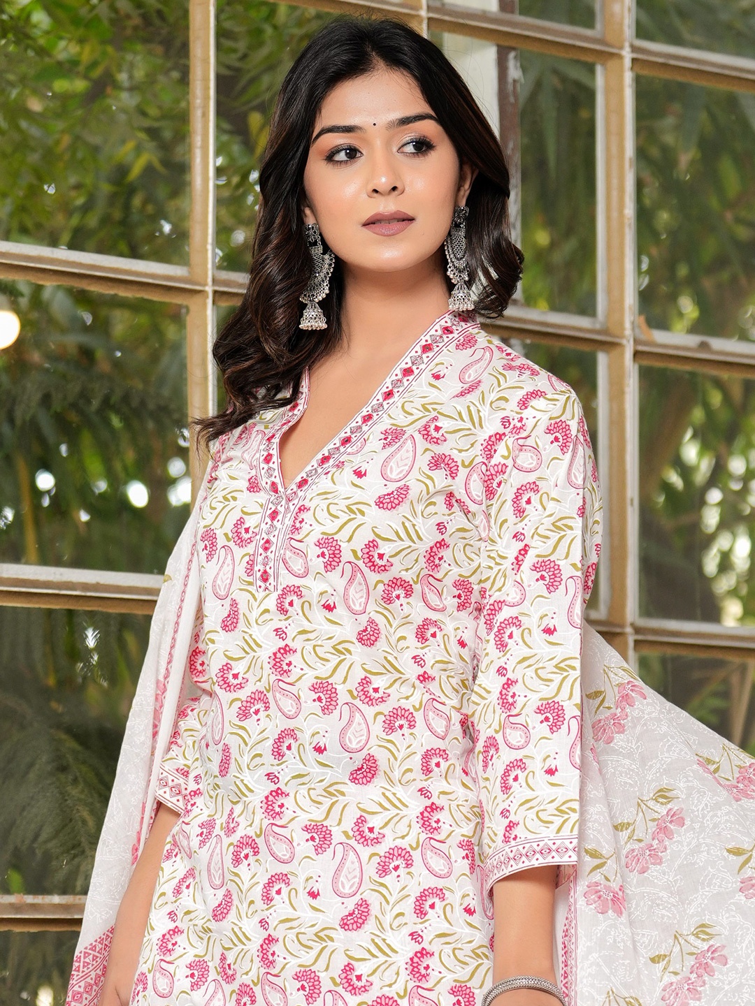 

DORIYA Women Floral Printed Regular Kurta with Palazzos & With Dupatta, Pink