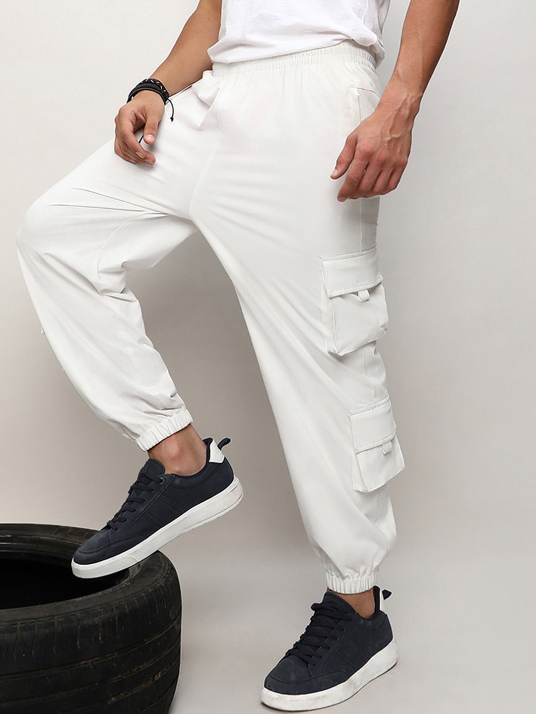 

Campus Sutra Men Relaxed Loose Fit Easy Wash Joggers Trousers, White