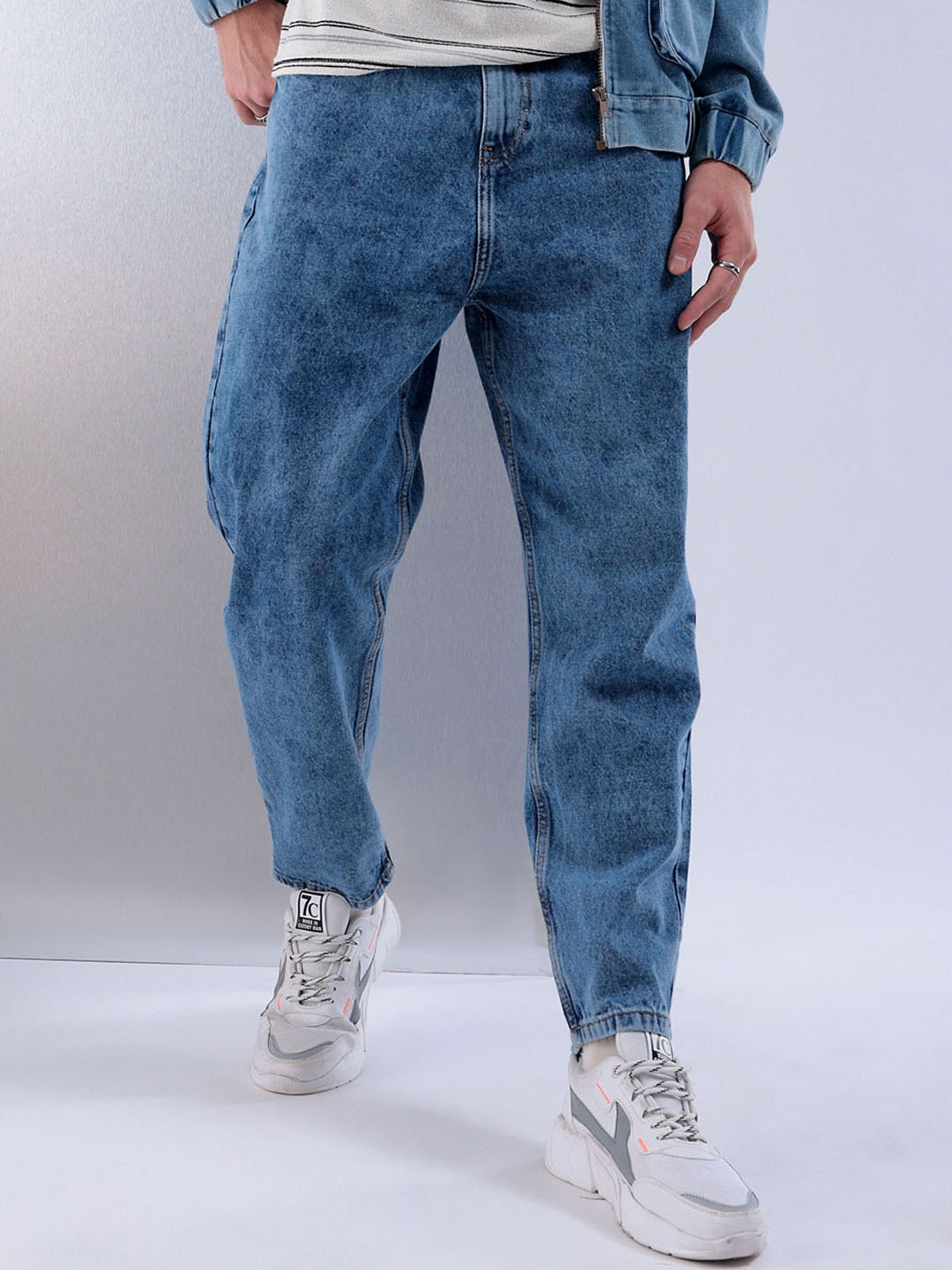 

The Indian Garage Co Men Relaxed Fit Slash Knee Heavy Fade Jeans, Blue