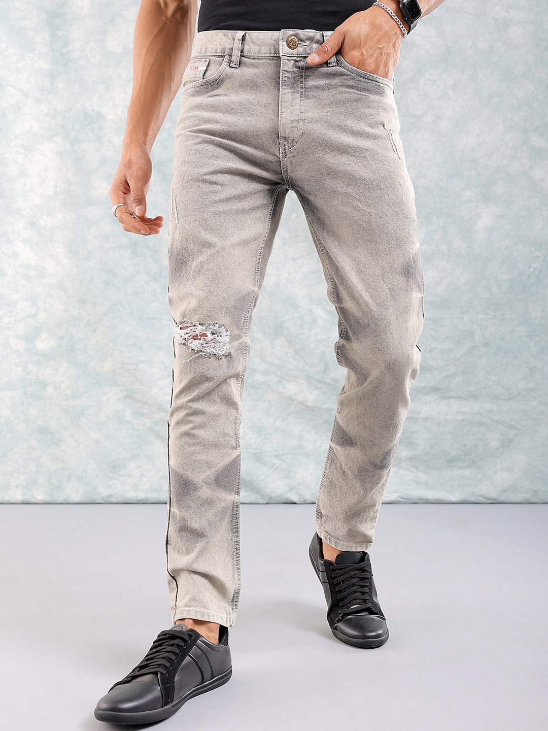 

The Indian Garage Co Men Slim Fit Mildly Distressed Heavy Fade Jeans, Khaki