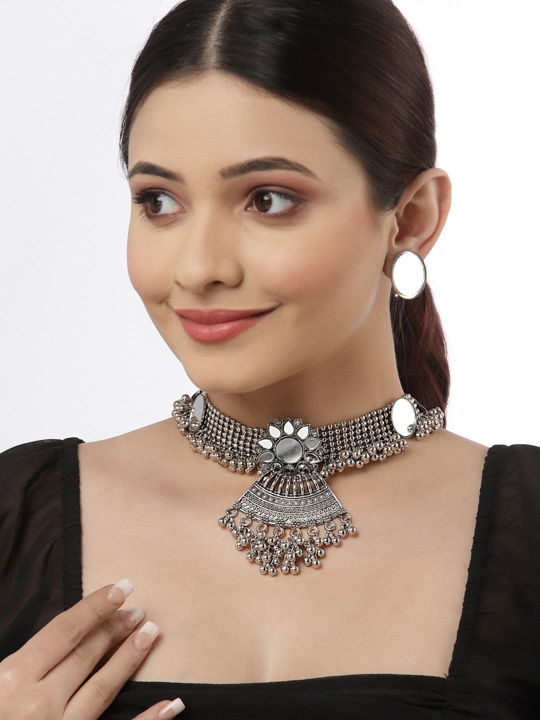 

CHUI MUI Stones Studded & Gunghroo Beaded Oxidised Jewellery Set, Silver