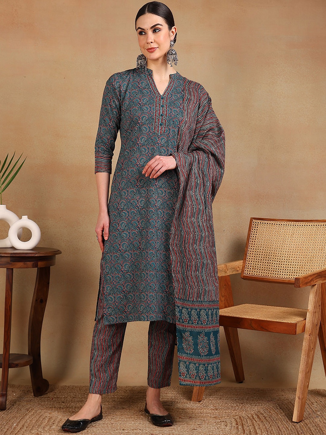 

AHIKA Women Ethnic Motifs Printed Regular Kurta with Trousers & With Dupatta, Teal
