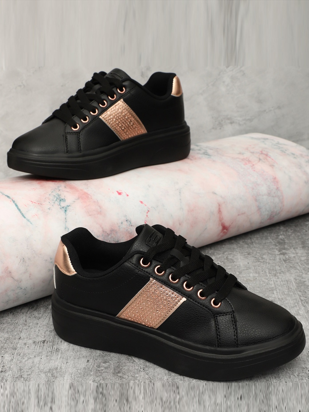 

Goldstar Women Colourblocked Sneakers, Black
