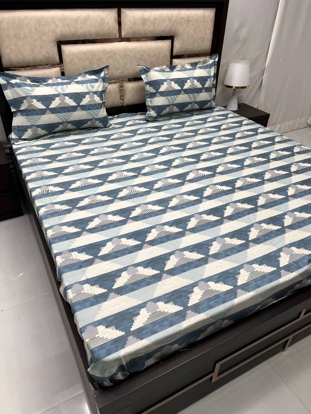 

Pure Decor Blue & White Geometric 300 TC King Bedsheet with 2 Pillow Covers