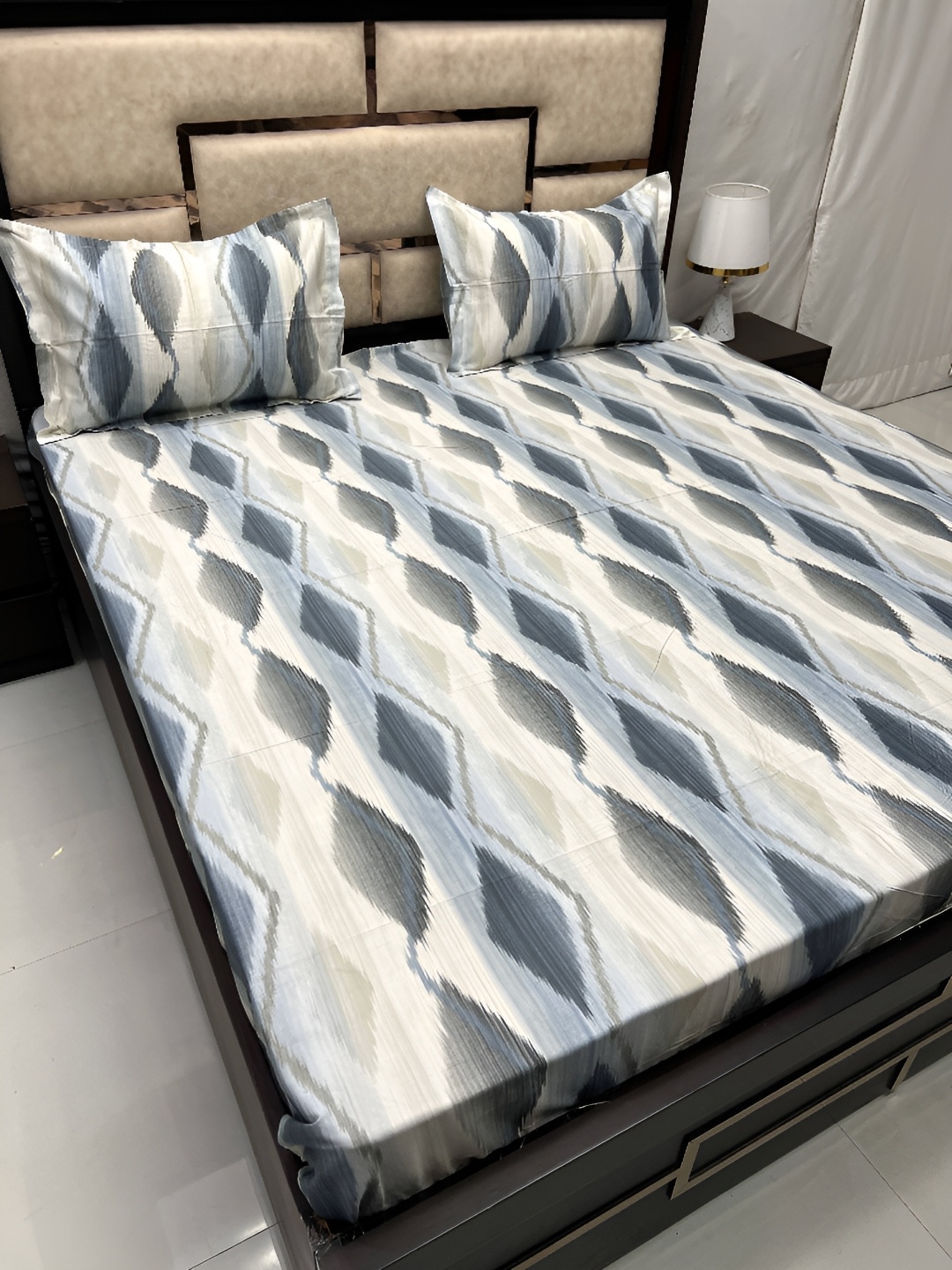 

Pure Decor Blue & Off White Geometric 330 TC King Bedsheet with 2 Pillow Covers