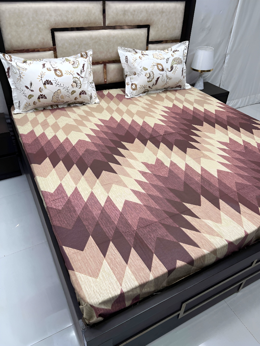 

Pure Decor Brown & Beige Geometric King Bedsheet with 2 Pillow Covers